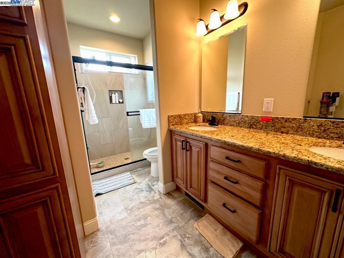 Detail Gallery Image 6 of 9 For 1225 Vienna Dr #1,  Sunnyvale,  CA 94089 - 3 Beds | 2 Baths