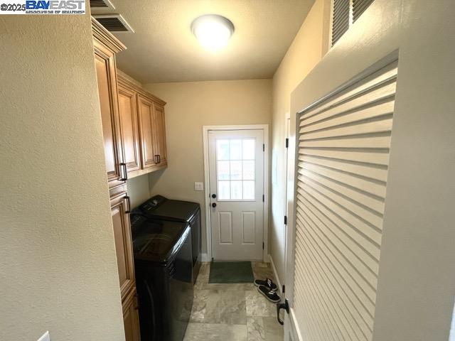 Detail Gallery Image 8 of 9 For 1225 Vienna Dr #1,  Sunnyvale,  CA 94089 - 3 Beds | 2 Baths
