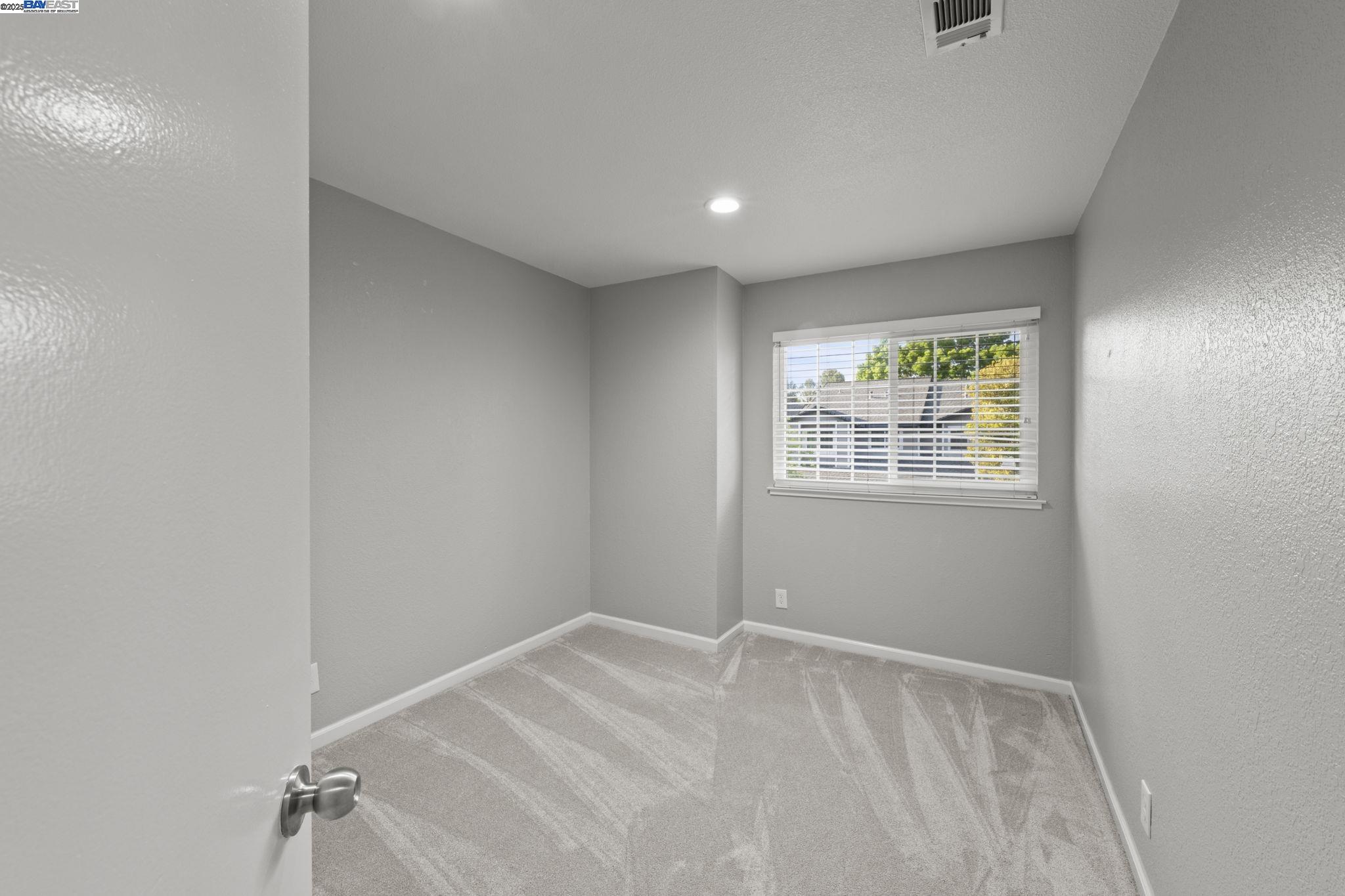 Detail Gallery Image 21 of 56 For 2039 Galloway Cmn, Livermore,  CA 94551 - 3 Beds | 2/1 Baths
