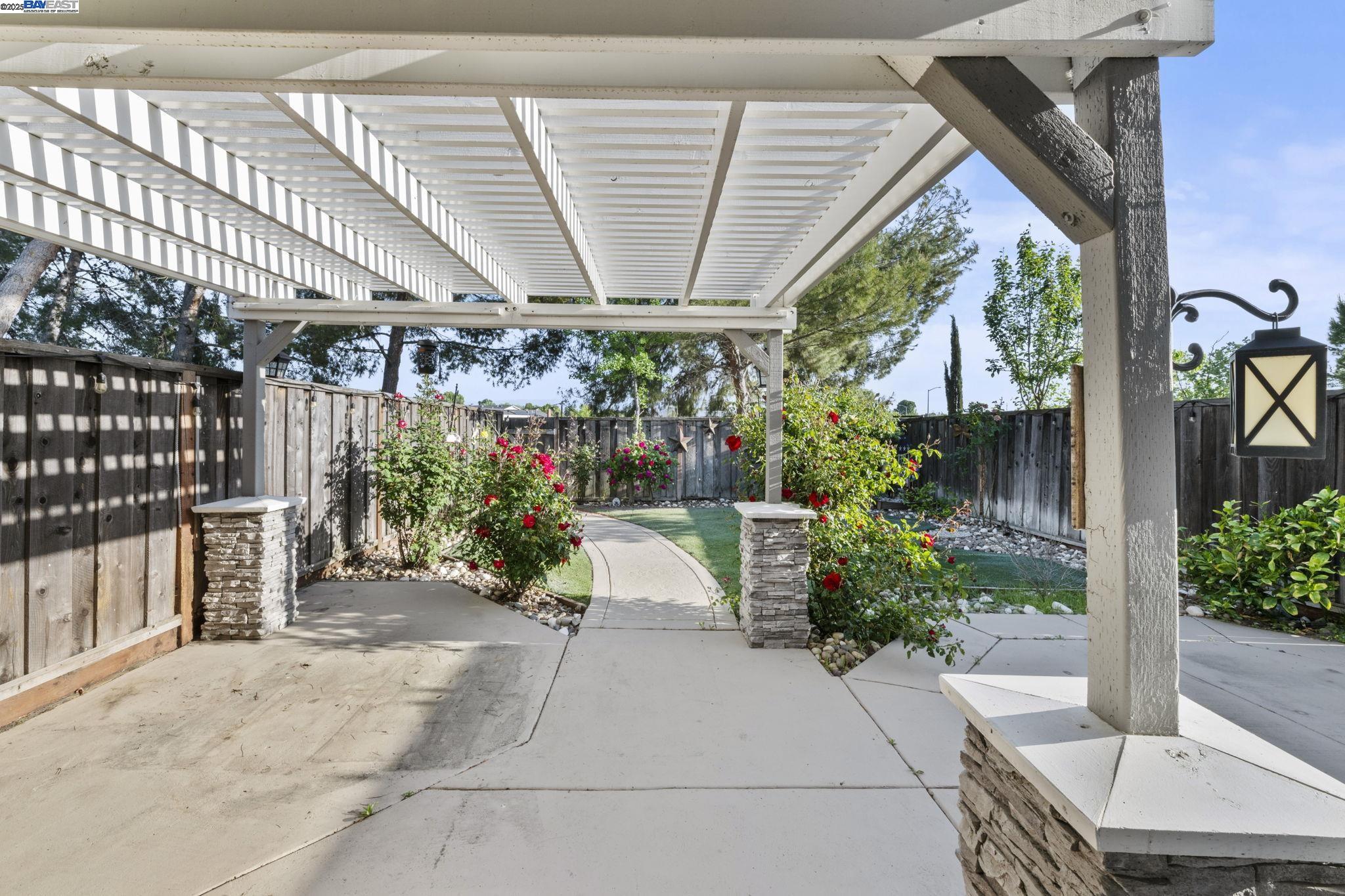 Detail Gallery Image 26 of 56 For 2039 Galloway Cmn, Livermore,  CA 94551 - 3 Beds | 2/1 Baths