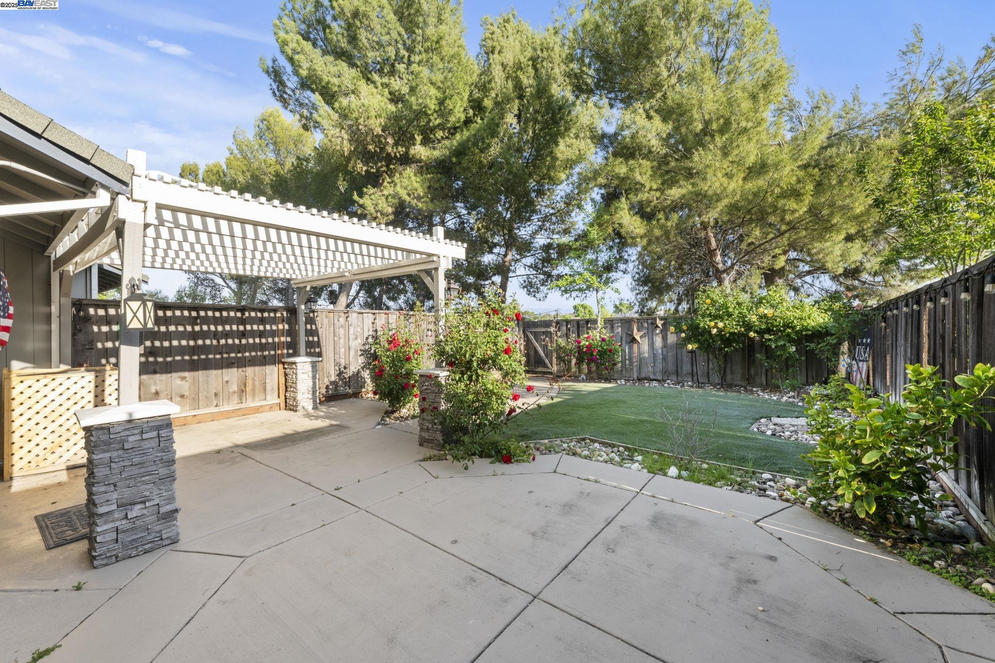 Detail Gallery Image 27 of 56 For 2039 Galloway Cmn, Livermore,  CA 94551 - 3 Beds | 2/1 Baths