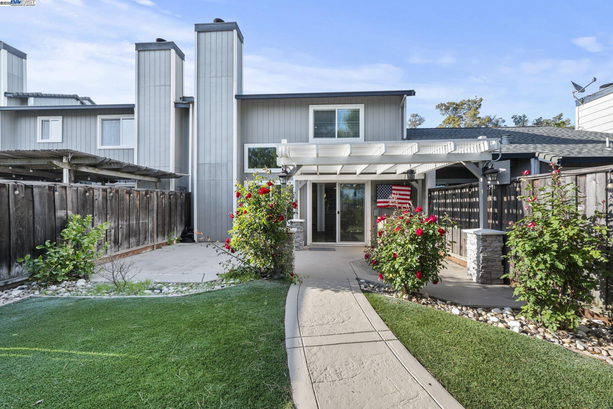 Detail Gallery Image 28 of 56 For 2039 Galloway Cmn, Livermore,  CA 94551 - 3 Beds | 2/1 Baths
