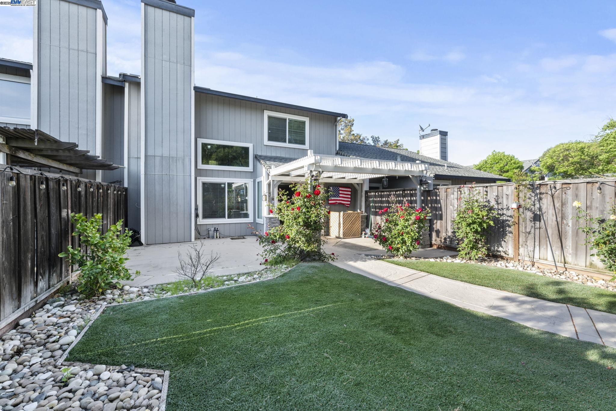 Detail Gallery Image 29 of 56 For 2039 Galloway Cmn, Livermore,  CA 94551 - 3 Beds | 2/1 Baths