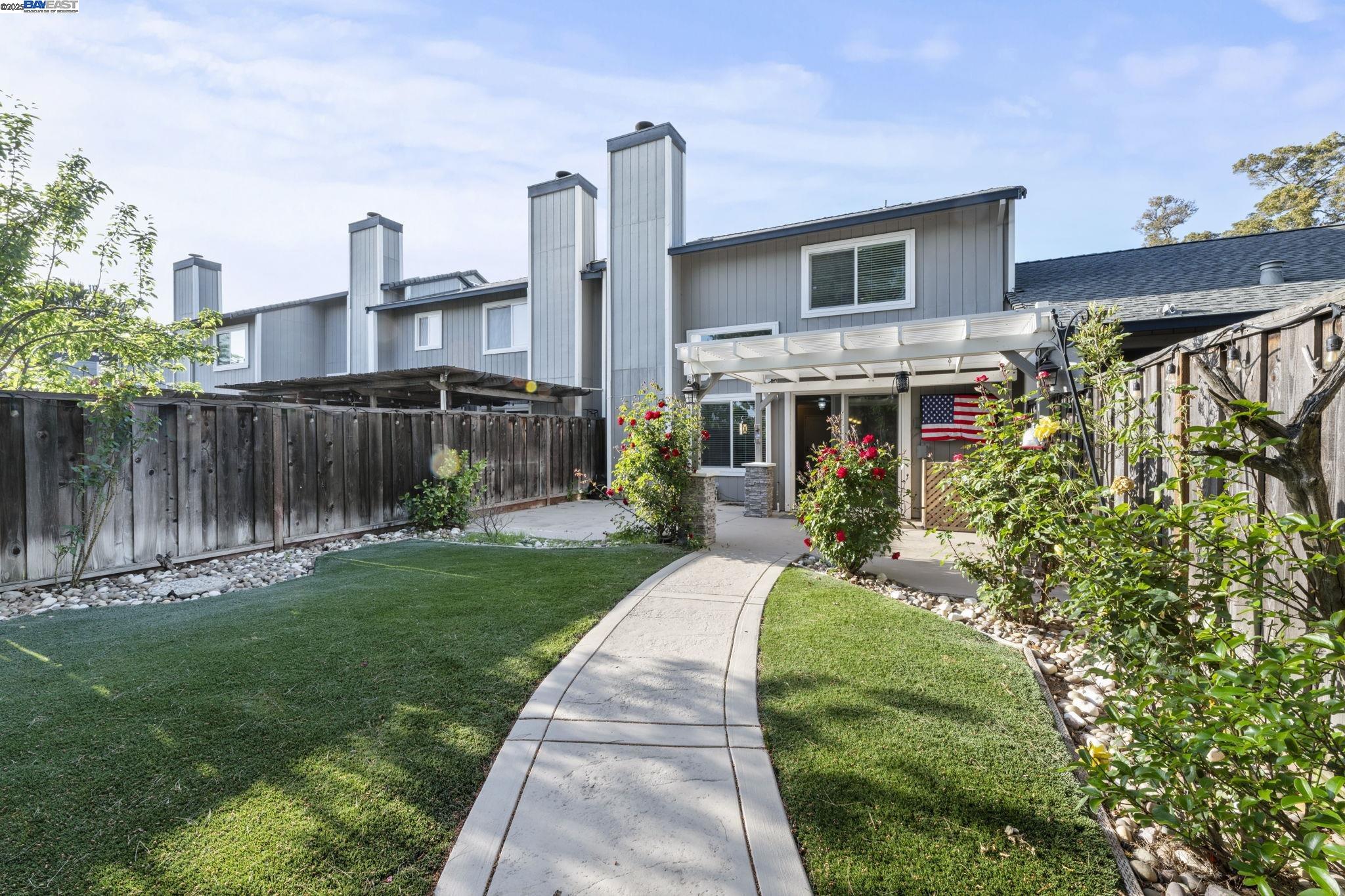 Detail Gallery Image 30 of 56 For 2039 Galloway Cmn, Livermore,  CA 94551 - 3 Beds | 2/1 Baths