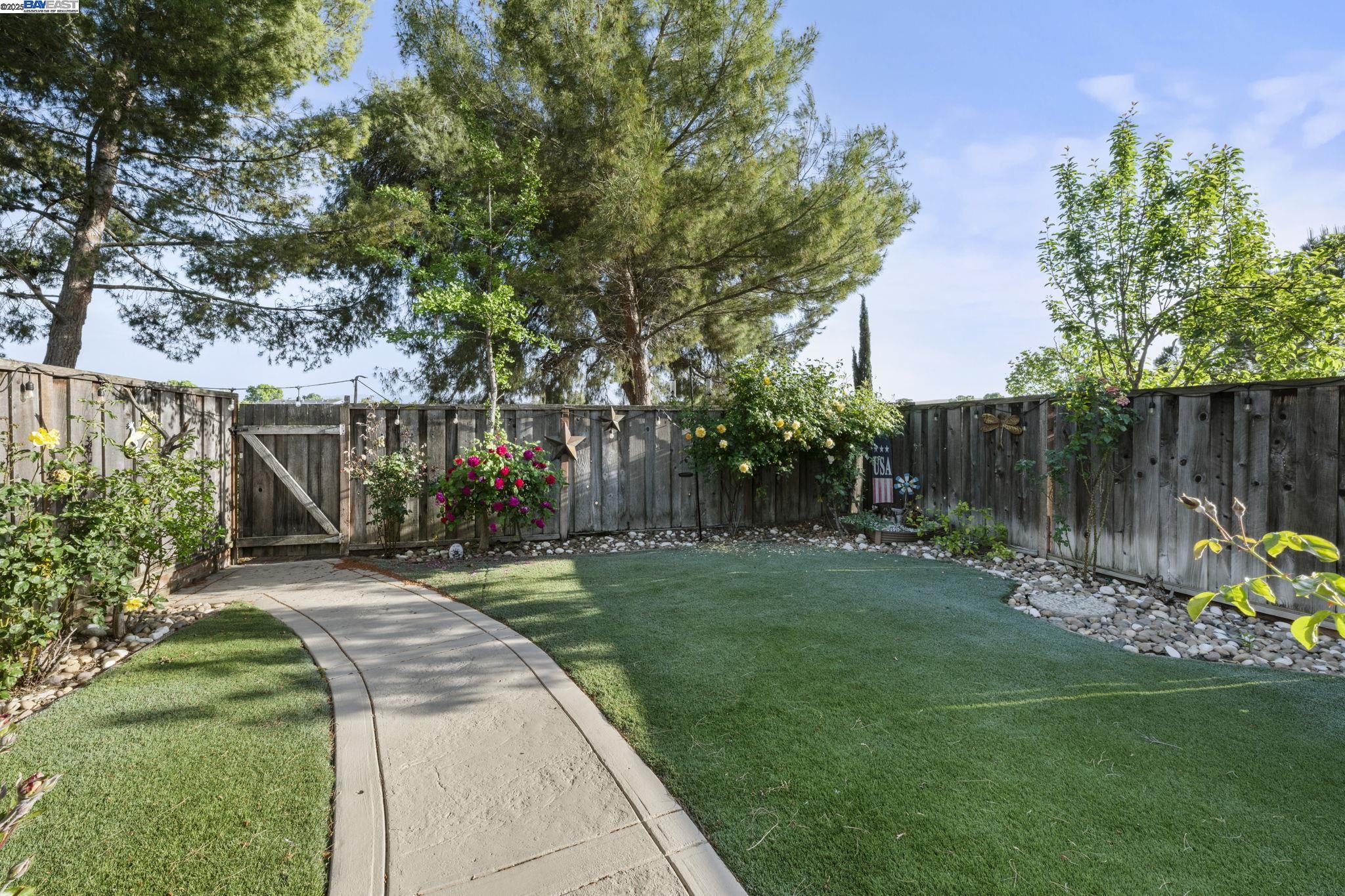 Detail Gallery Image 31 of 56 For 2039 Galloway Cmn, Livermore,  CA 94551 - 3 Beds | 2/1 Baths