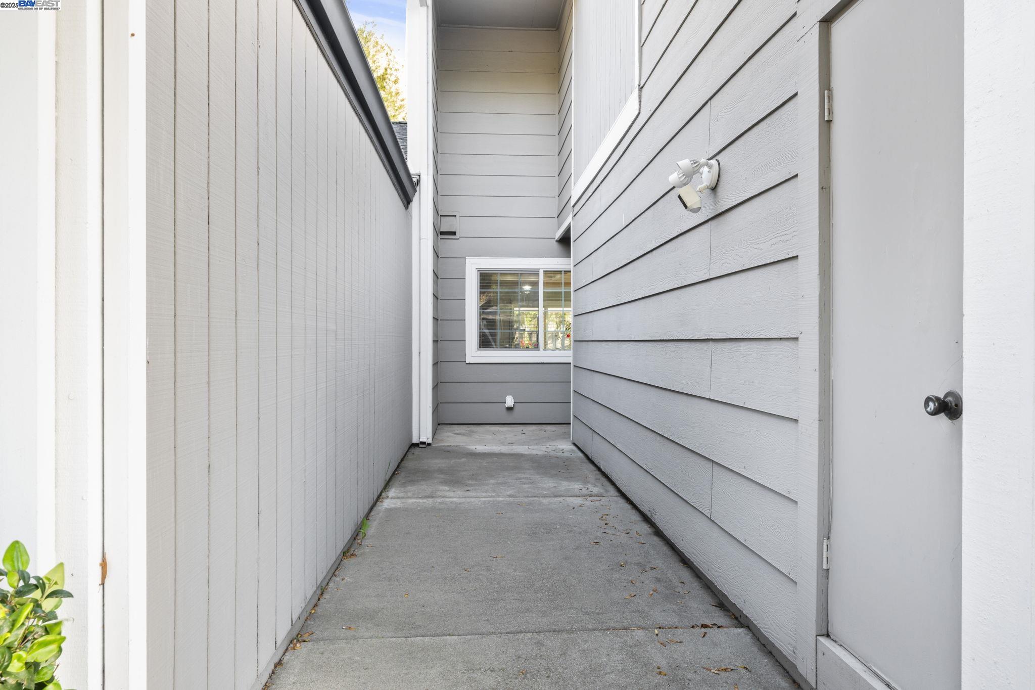 Detail Gallery Image 35 of 56 For 2039 Galloway Cmn, Livermore,  CA 94551 - 3 Beds | 2/1 Baths