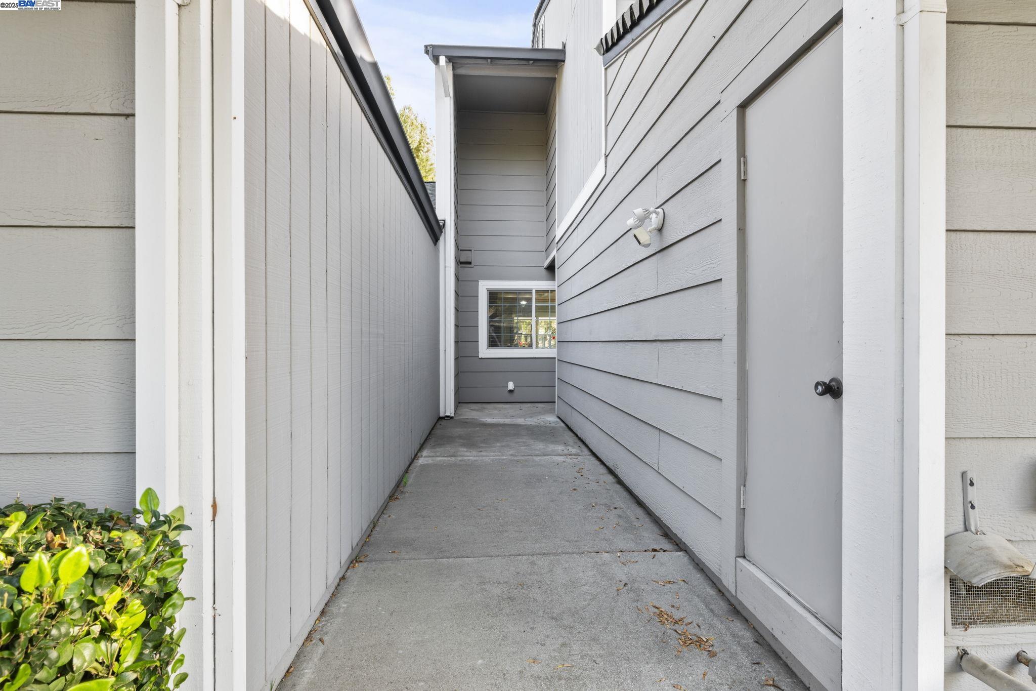 Detail Gallery Image 36 of 56 For 2039 Galloway Cmn, Livermore,  CA 94551 - 3 Beds | 2/1 Baths