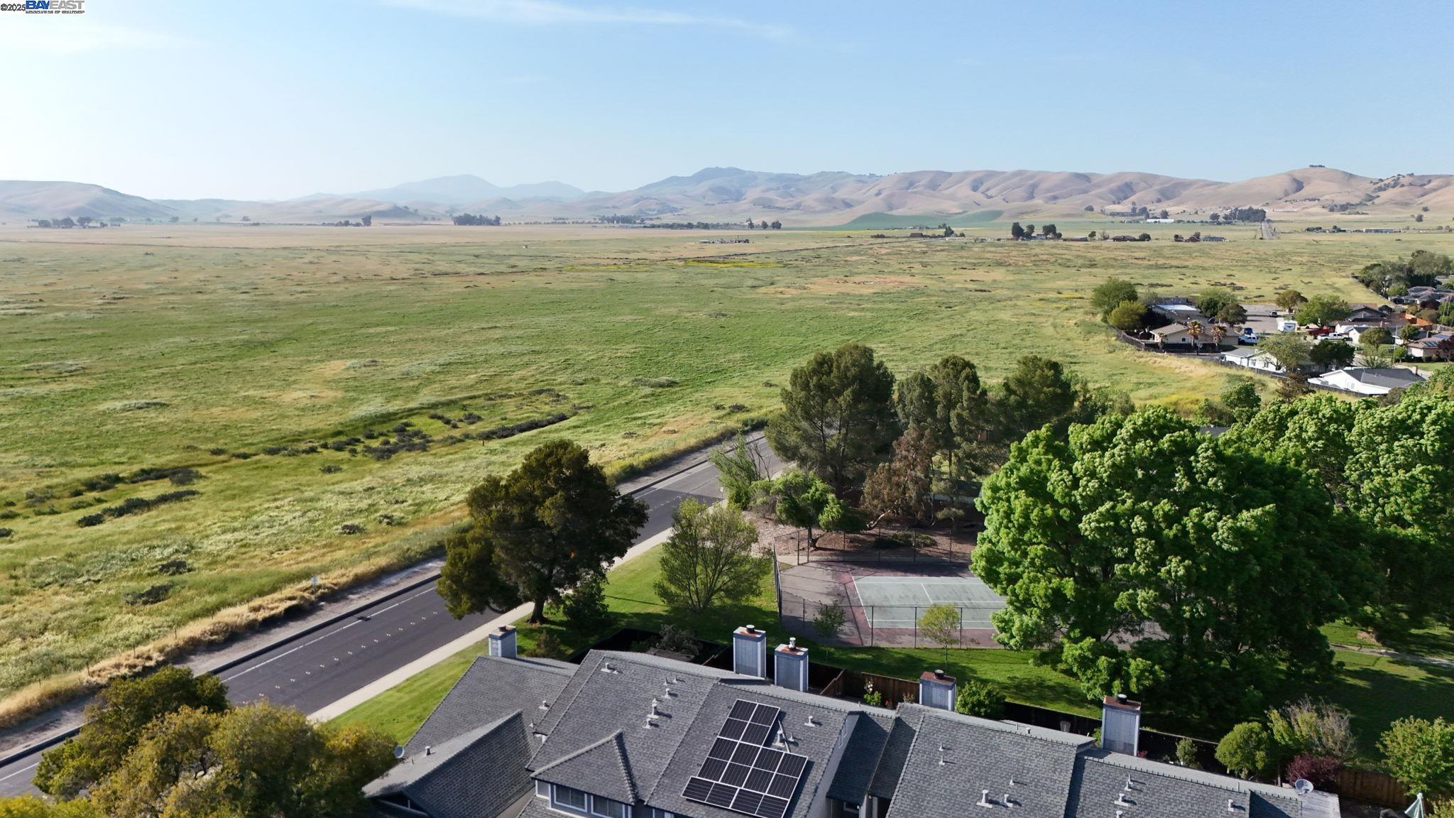 Detail Gallery Image 49 of 56 For 2039 Galloway Cmn, Livermore,  CA 94551 - 3 Beds | 2/1 Baths