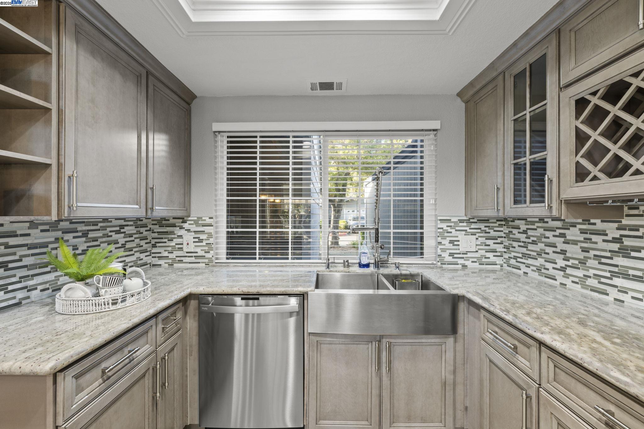 Detail Gallery Image 6 of 56 For 2039 Galloway Cmn, Livermore,  CA 94551 - 3 Beds | 2/1 Baths