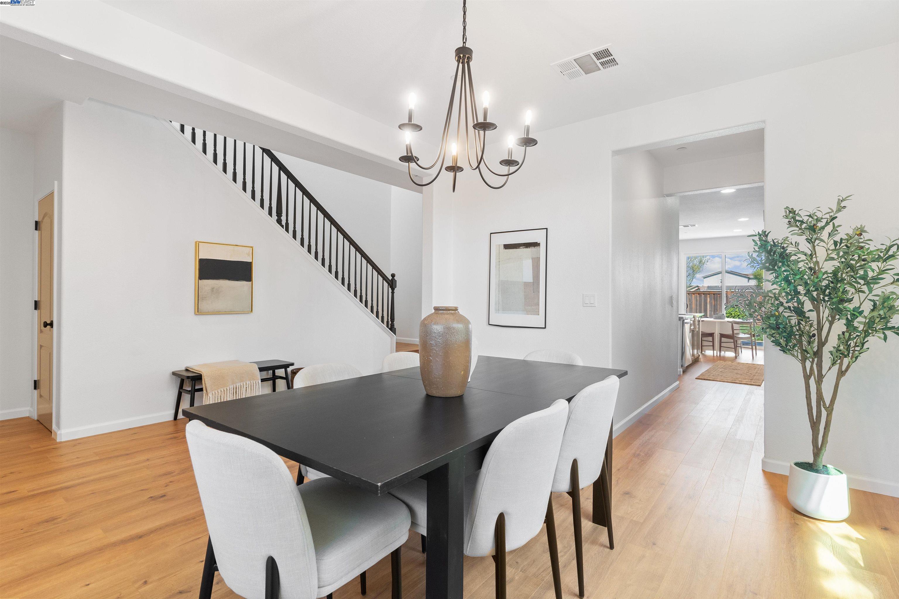 Detail Gallery Image 2 of 39 For 433 Sonnet Ct, Oakley,  CA 94561 - 5 Beds | 4/1 Baths