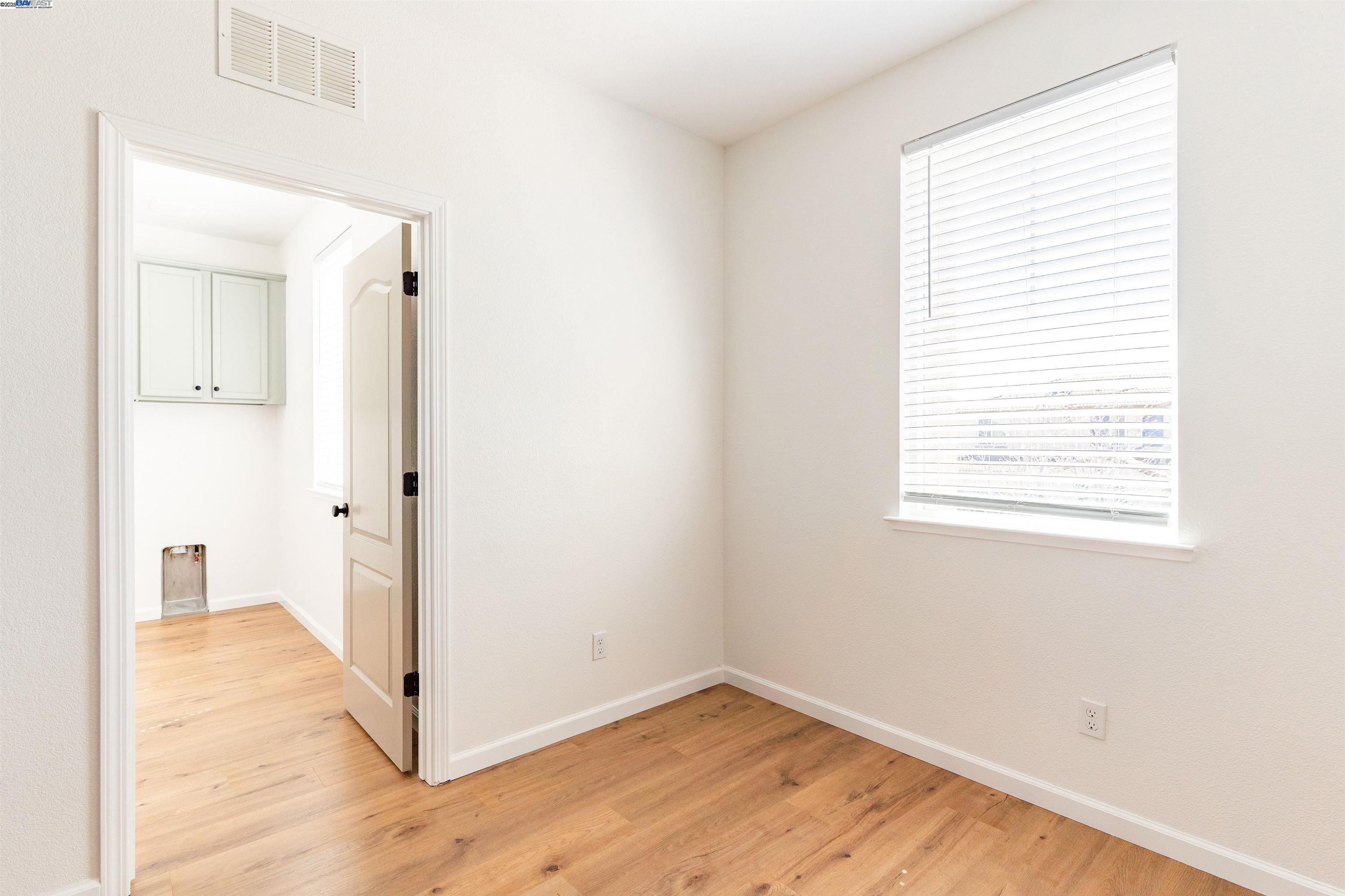 Detail Gallery Image 17 of 39 For 433 Sonnet Ct, Oakley,  CA 94561 - 5 Beds | 4/1 Baths