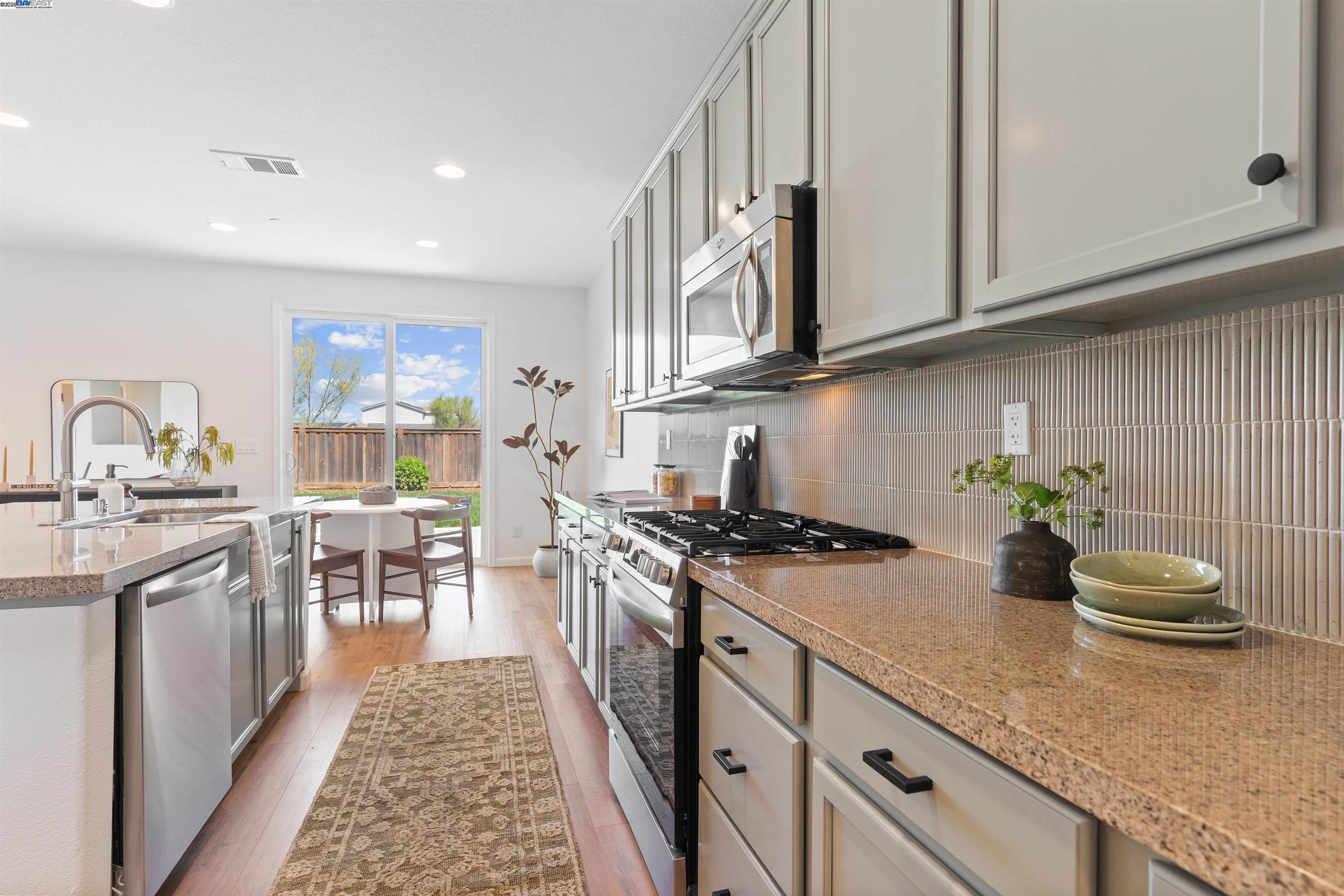 Detail Gallery Image 4 of 39 For 433 Sonnet Ct, Oakley,  CA 94561 - 5 Beds | 4/1 Baths