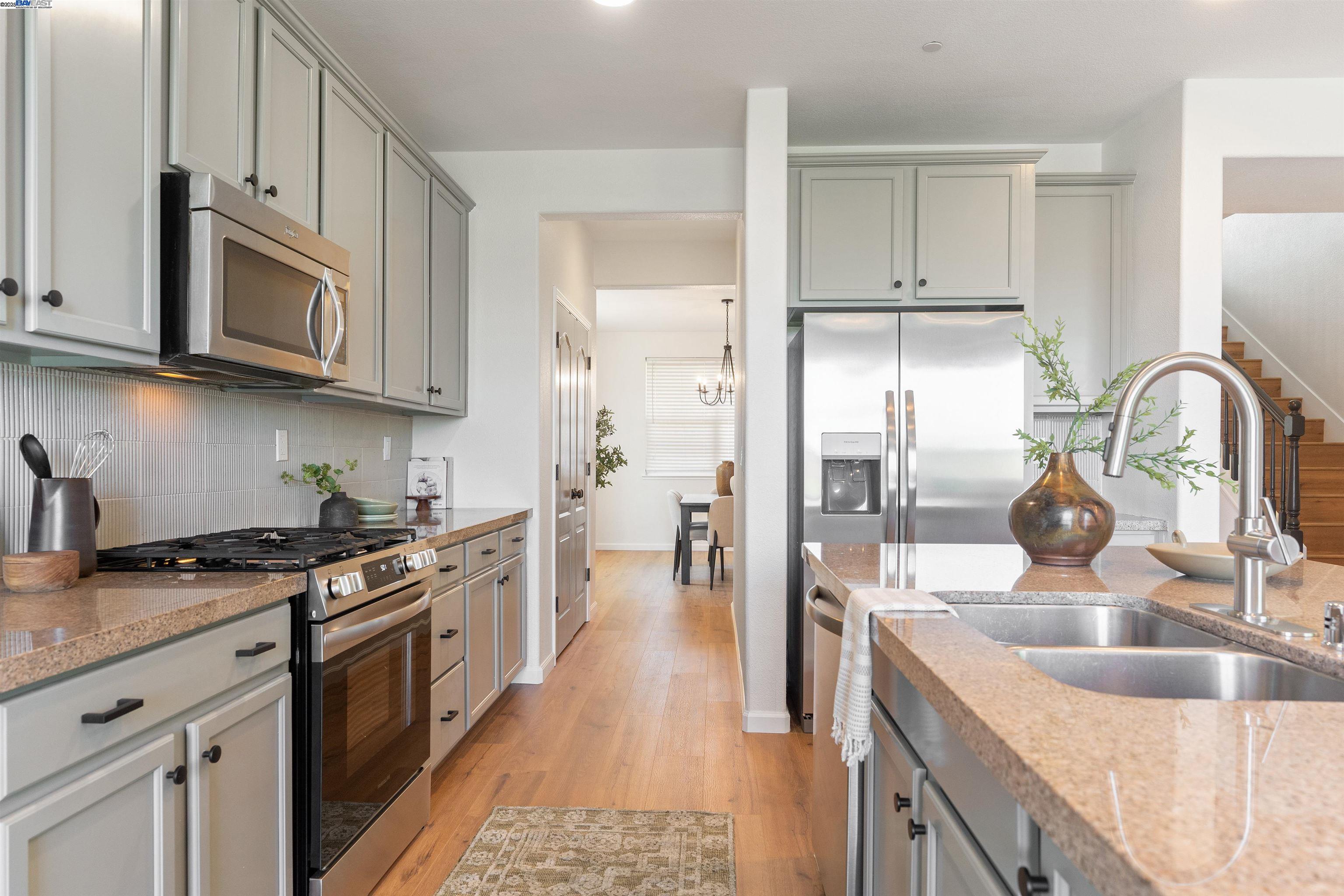 Detail Gallery Image 5 of 39 For 433 Sonnet Ct, Oakley,  CA 94561 - 5 Beds | 4/1 Baths