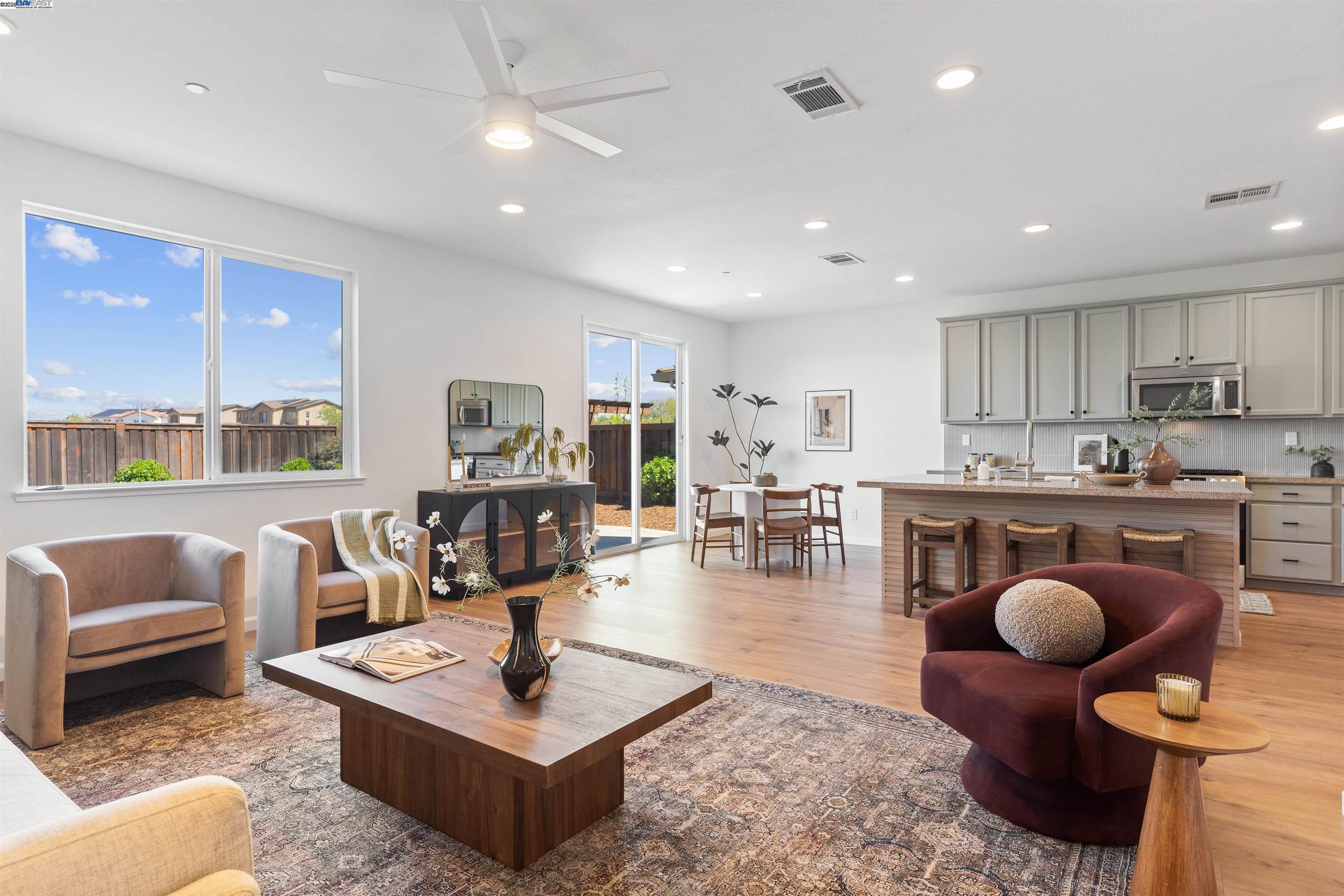 Detail Gallery Image 10 of 39 For 433 Sonnet Ct, Oakley,  CA 94561 - 5 Beds | 4/1 Baths