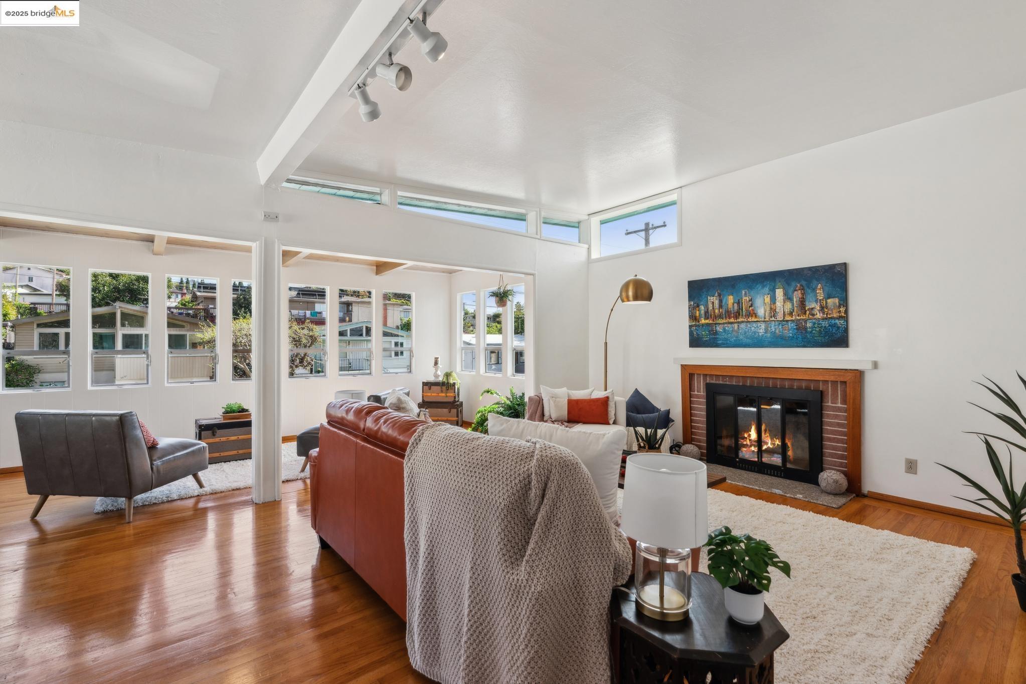 Detail Gallery Image 4 of 40 For 5631 Doremus Ave, Richmond,  CA 94805 - 4 Beds | 2 Baths