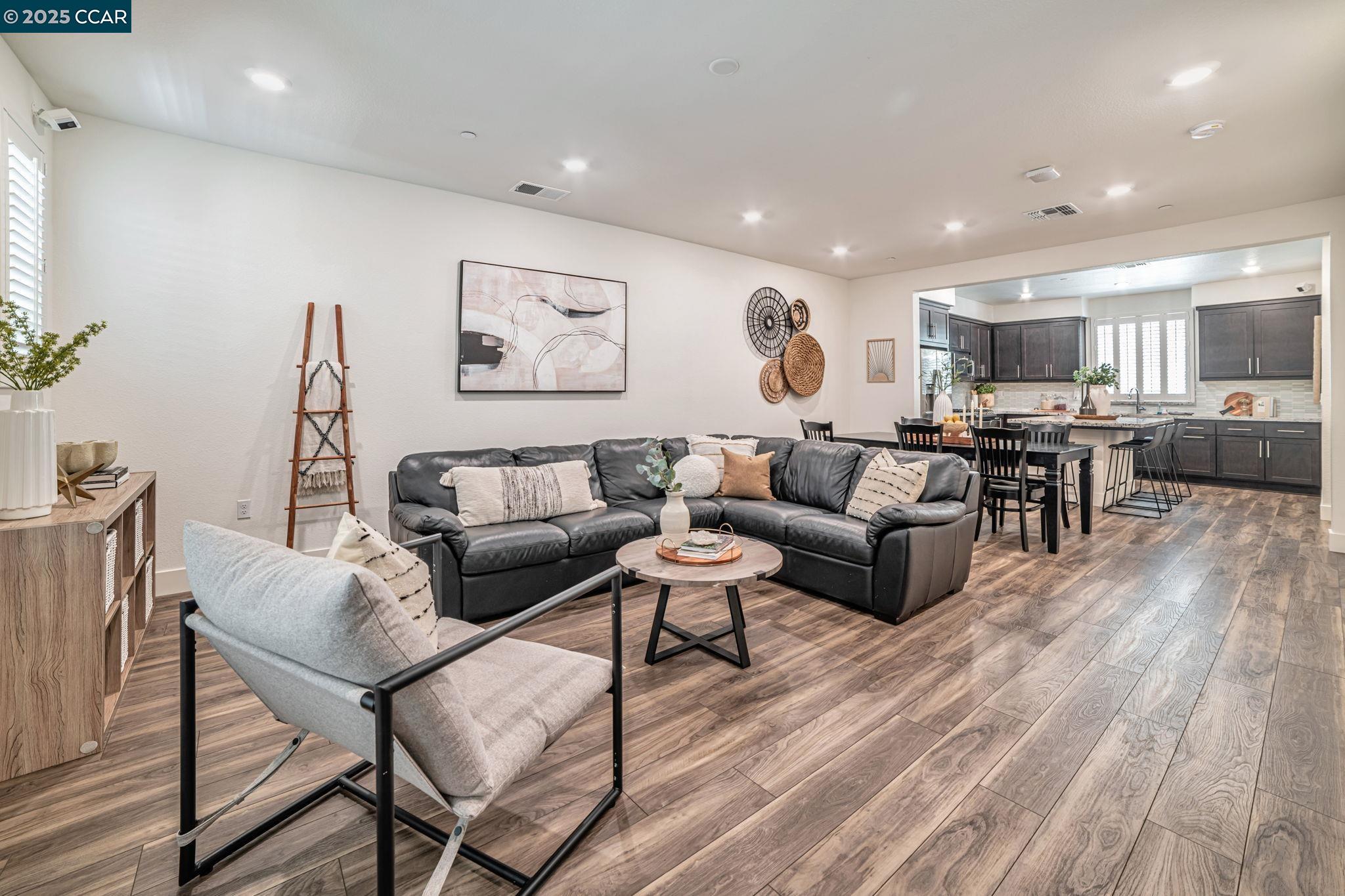 Detail Gallery Image 1 of 1 For 127 Apricot St, Livermore,  CA 94551 - 3 Beds | 3/1 Baths