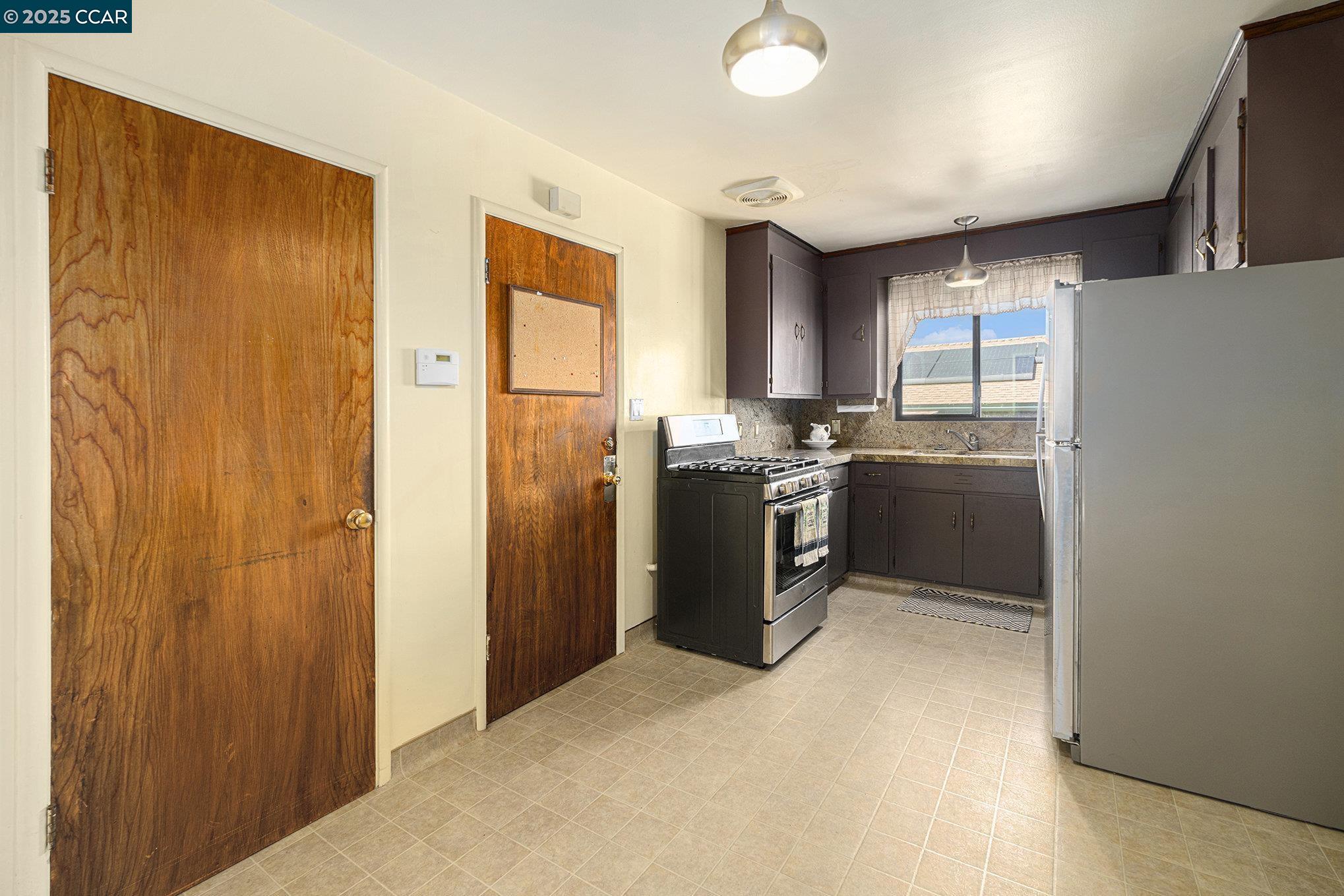 Detail Gallery Image 12 of 31 For 5841 Arlington Blvd, Richmond,  CA 94805 - 3 Beds | 1/1 Baths