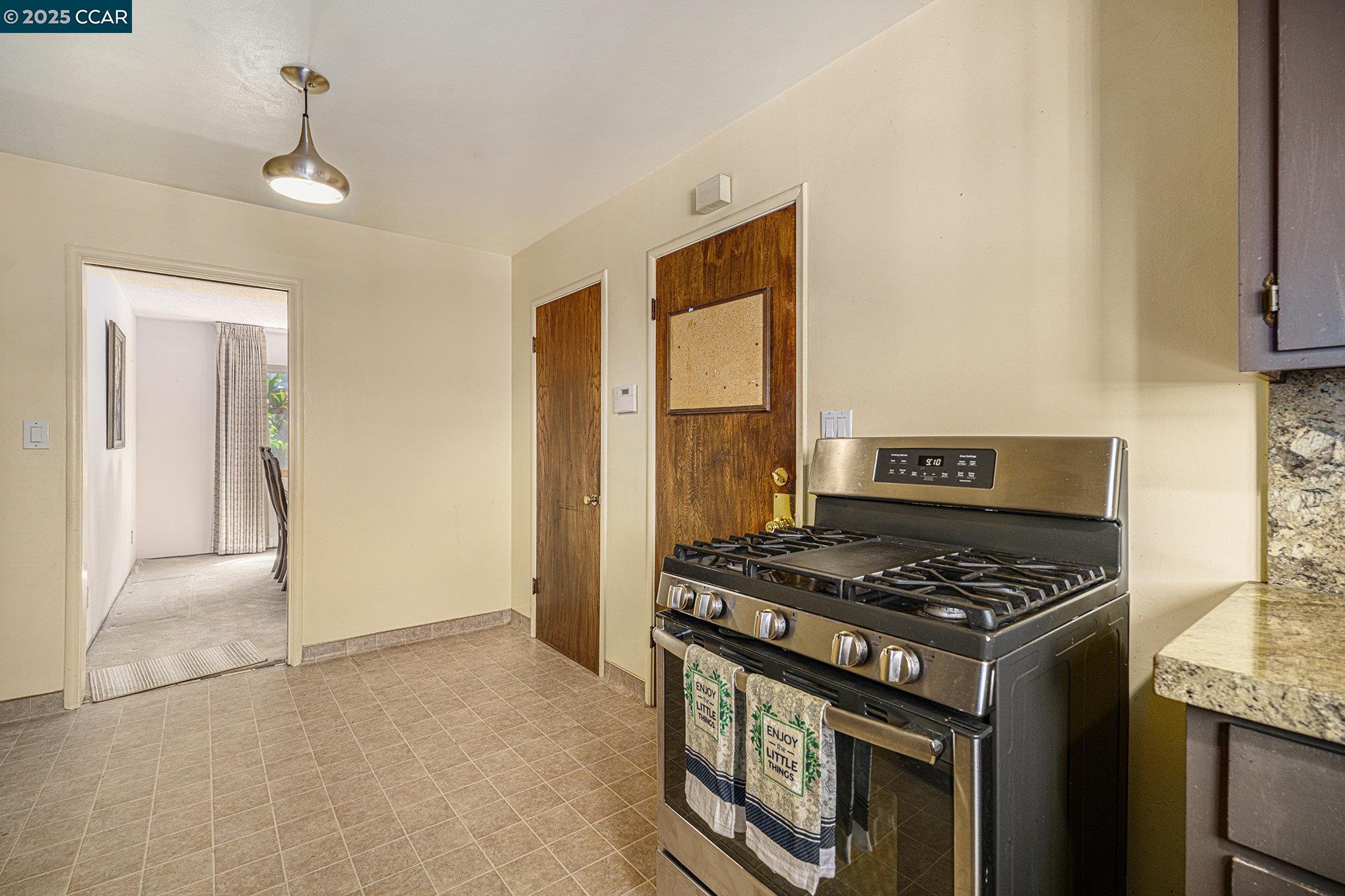 Detail Gallery Image 15 of 31 For 5841 Arlington Blvd, Richmond,  CA 94805 - 3 Beds | 1/1 Baths