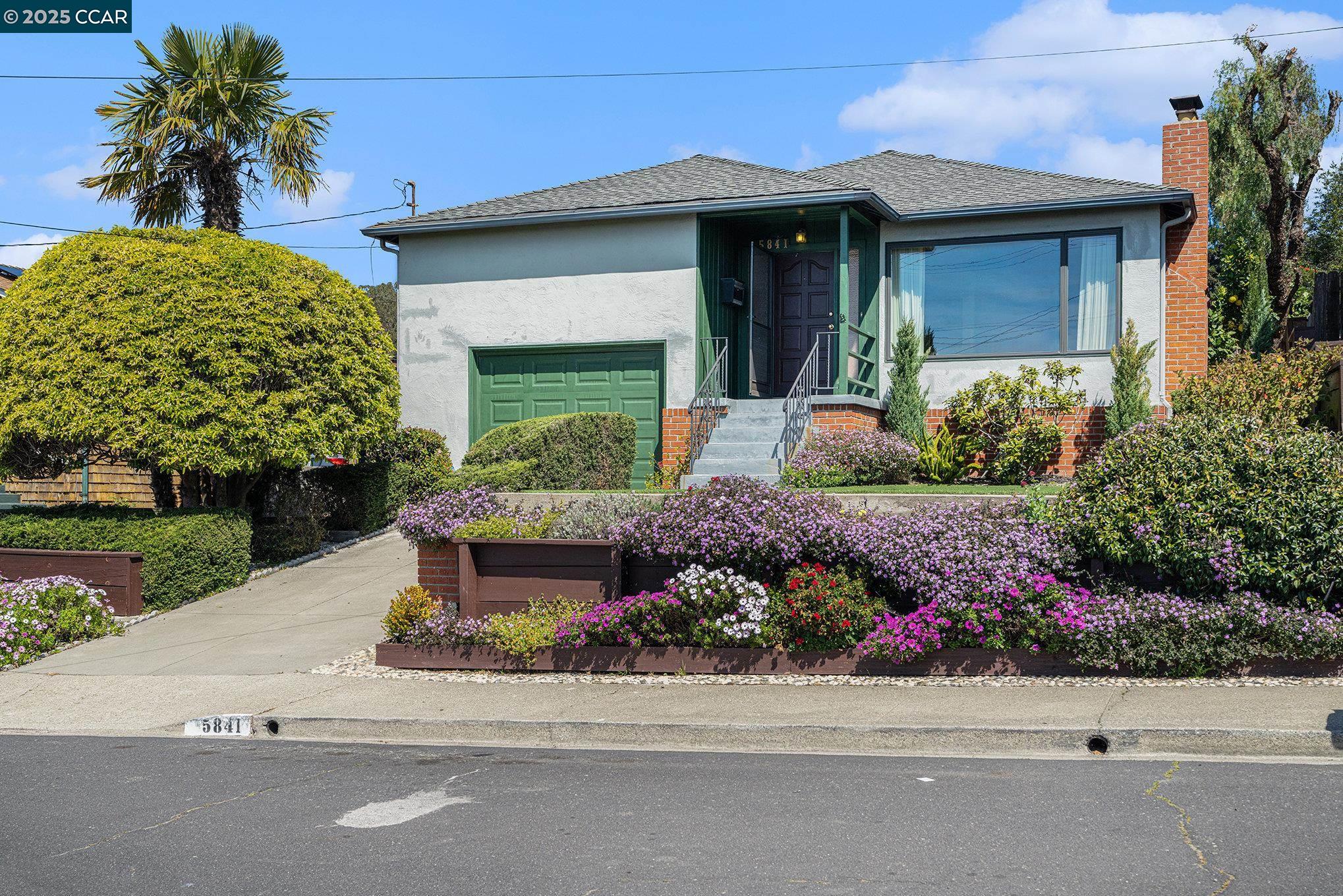 Detail Gallery Image 3 of 31 For 5841 Arlington Blvd, Richmond,  CA 94805 - 3 Beds | 1/1 Baths