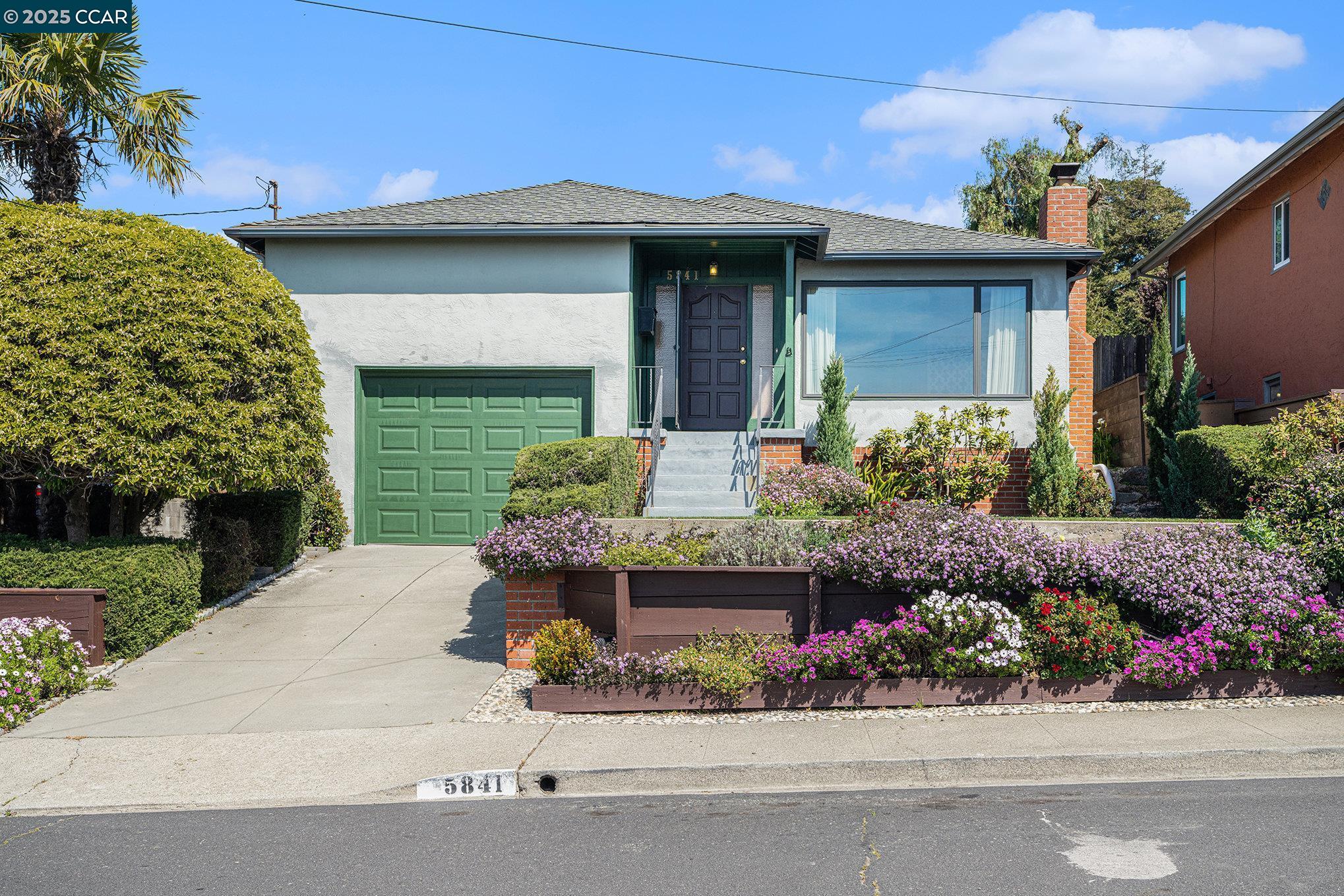 Detail Gallery Image 4 of 31 For 5841 Arlington Blvd, Richmond,  CA 94805 - 3 Beds | 1/1 Baths