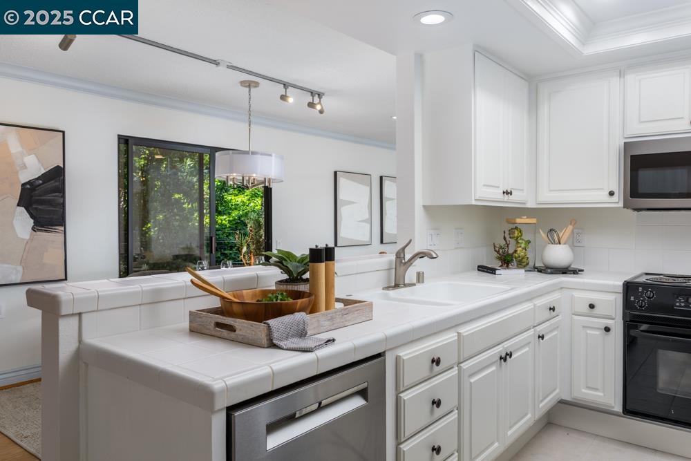 Detail Gallery Image 13 of 29 For 2432 Pine Knoll Dr #4,  Walnut Creek,  CA 94595 - 2 Beds | 1 Baths