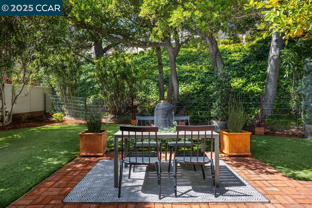 Detail Gallery Image 23 of 29 For 2432 Pine Knoll Dr #4,  Walnut Creek,  CA 94595 - 2 Beds | 1 Baths