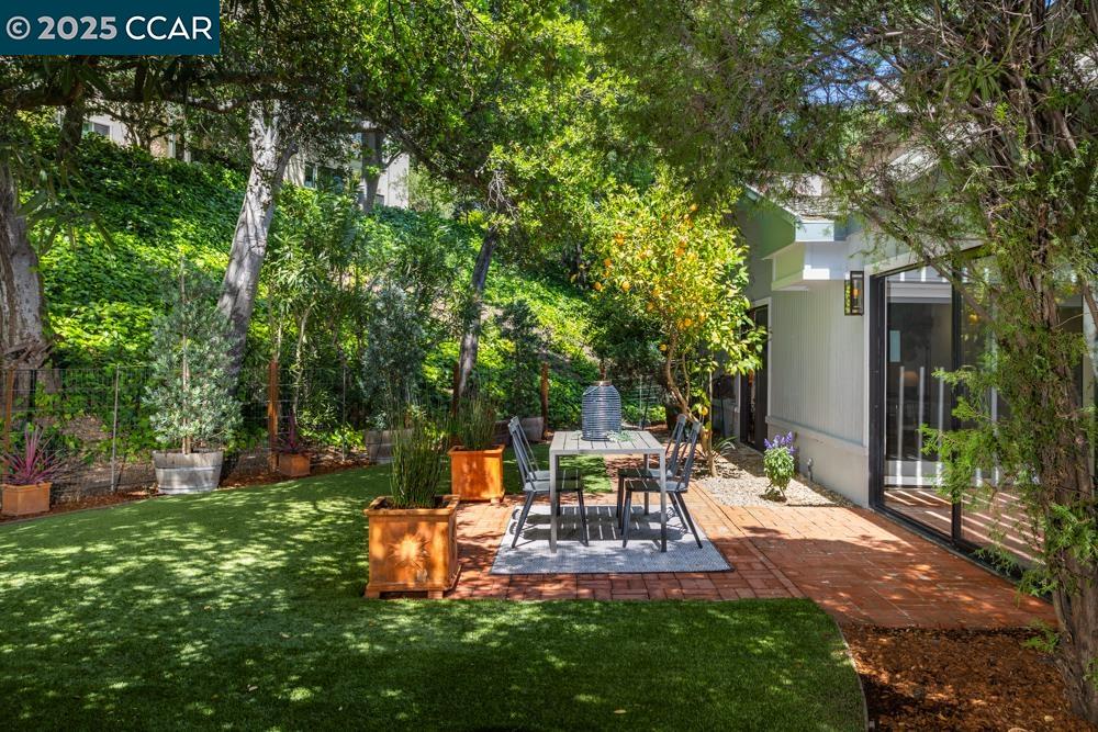 Detail Gallery Image 4 of 29 For 2432 Pine Knoll Dr #4,  Walnut Creek,  CA 94595 - 2 Beds | 1 Baths
