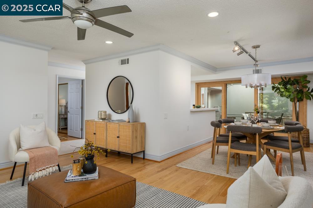 Detail Gallery Image 5 of 29 For 2432 Pine Knoll Dr #4,  Walnut Creek,  CA 94595 - 2 Beds | 1 Baths