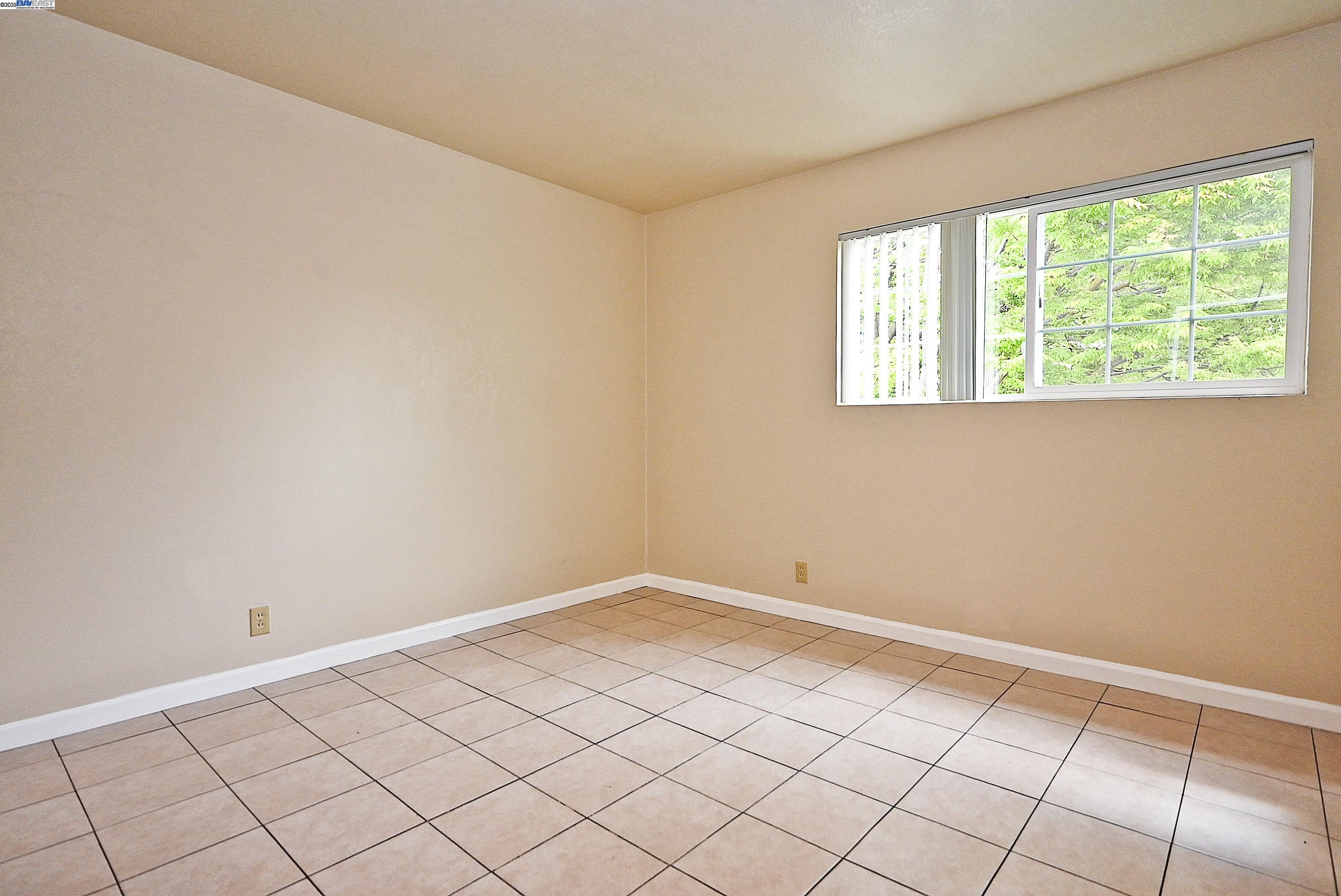 Detail Gallery Image 6 of 21 For 27827 Leidig Ct, Hayward,  CA 94544 - – Beds | – Baths