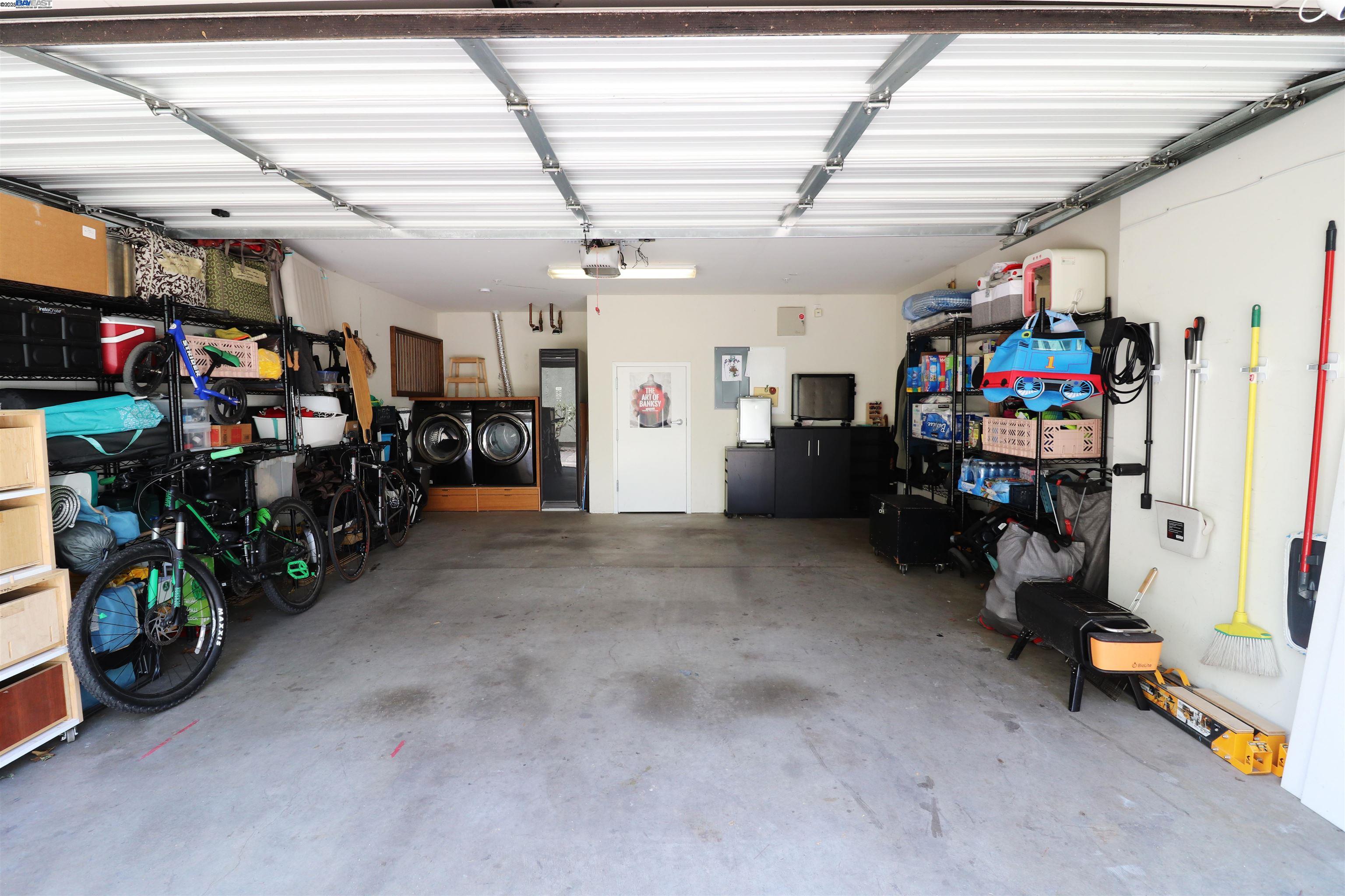 Detail Gallery Image 3 of 22 For 6466 Hollis St. #182,  Emeryville,  CA 94608 - 2 Beds | 2/1 Baths