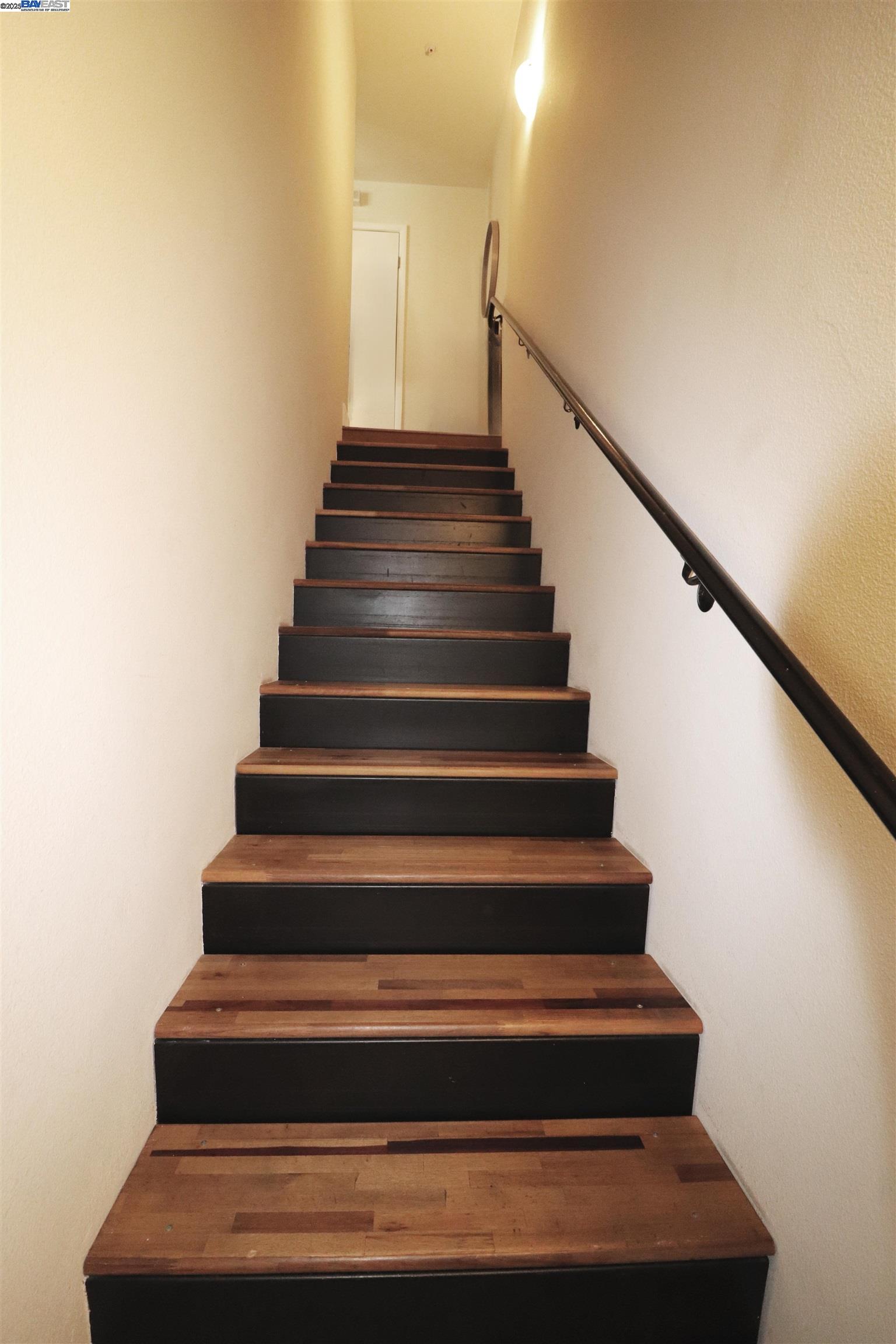 Detail Gallery Image 4 of 22 For 6466 Hollis St. #182,  Emeryville,  CA 94608 - 2 Beds | 2/1 Baths