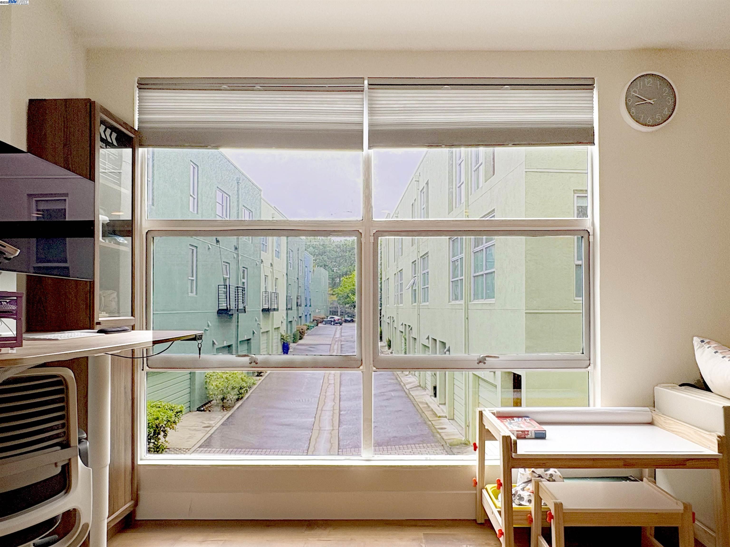 Detail Gallery Image 8 of 22 For 6466 Hollis St. #182,  Emeryville,  CA 94608 - 2 Beds | 2/1 Baths