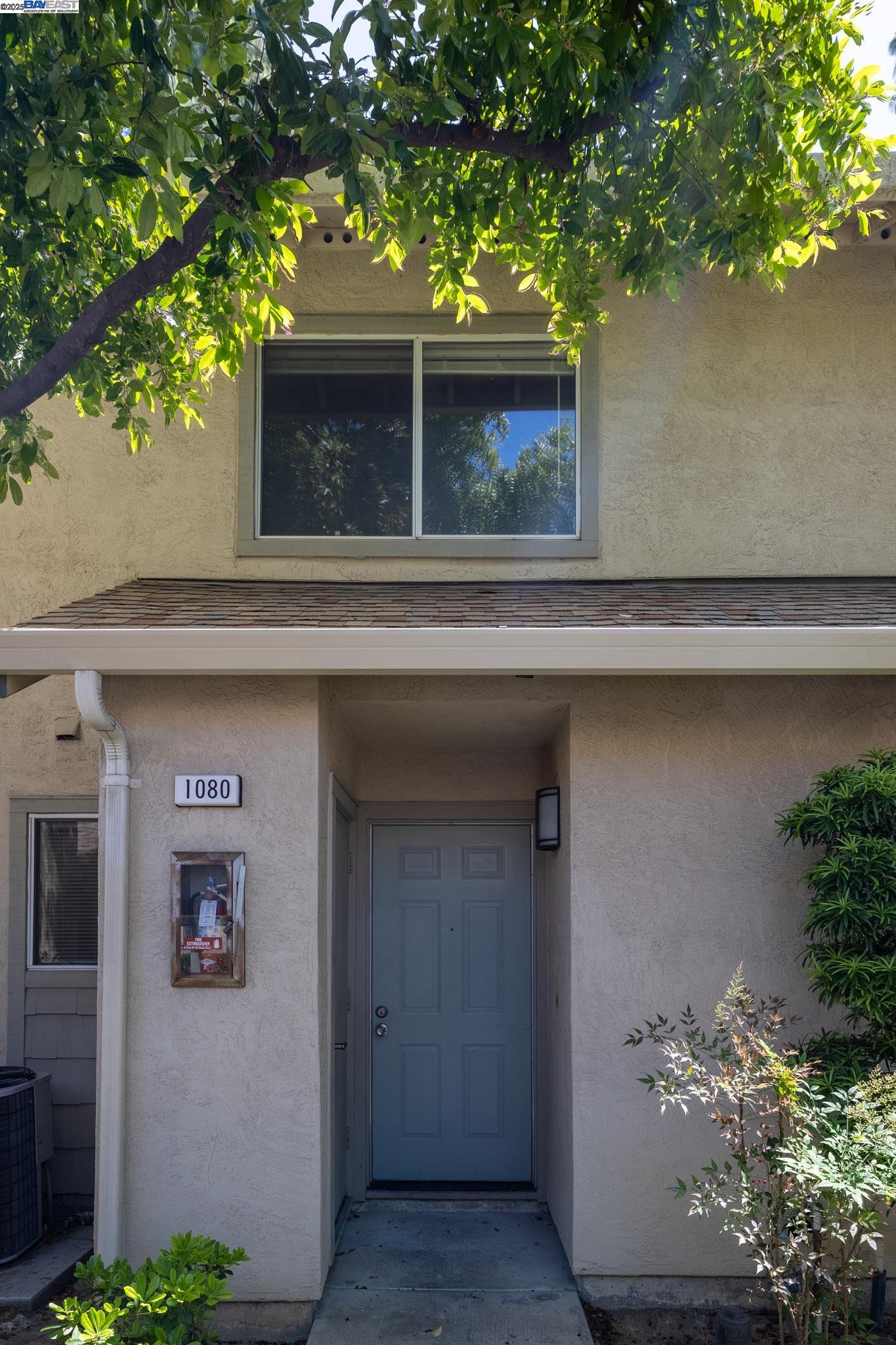 Detail Gallery Image 1 of 43 For 1080 Summerain Ct, San Jose,  CA 95122 - 2 Beds | 2/1 Baths