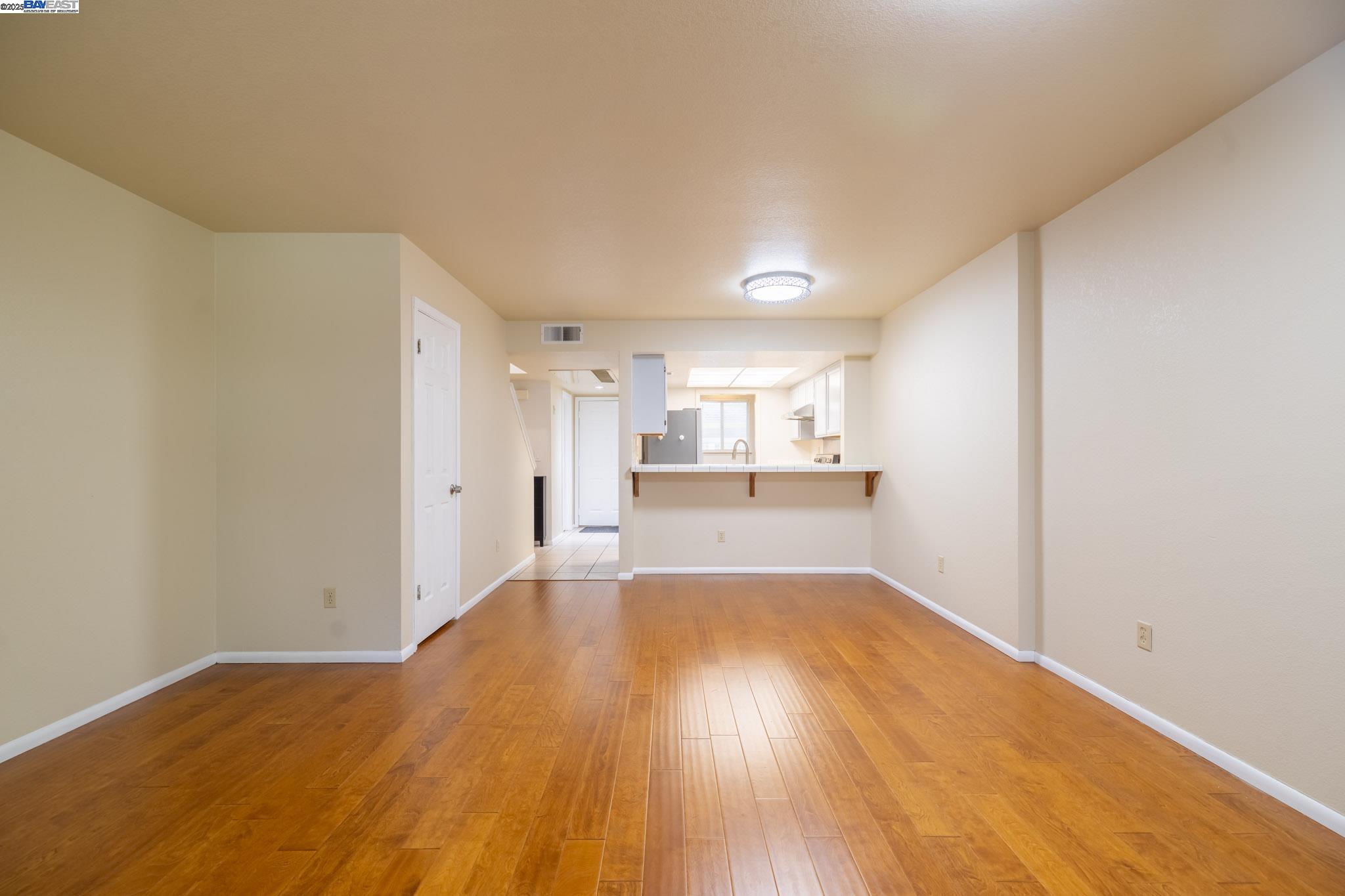 Detail Gallery Image 3 of 43 For 1080 Summerain Ct, San Jose,  CA 95122 - 2 Beds | 2/1 Baths