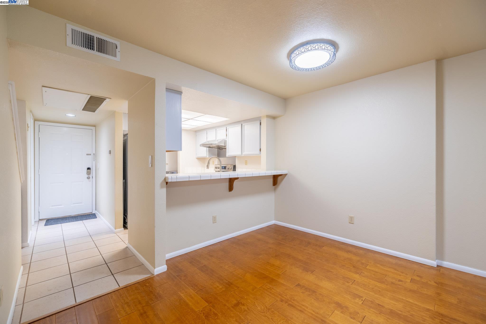 Detail Gallery Image 6 of 43 For 1080 Summerain Ct, San Jose,  CA 95122 - 2 Beds | 2/1 Baths
