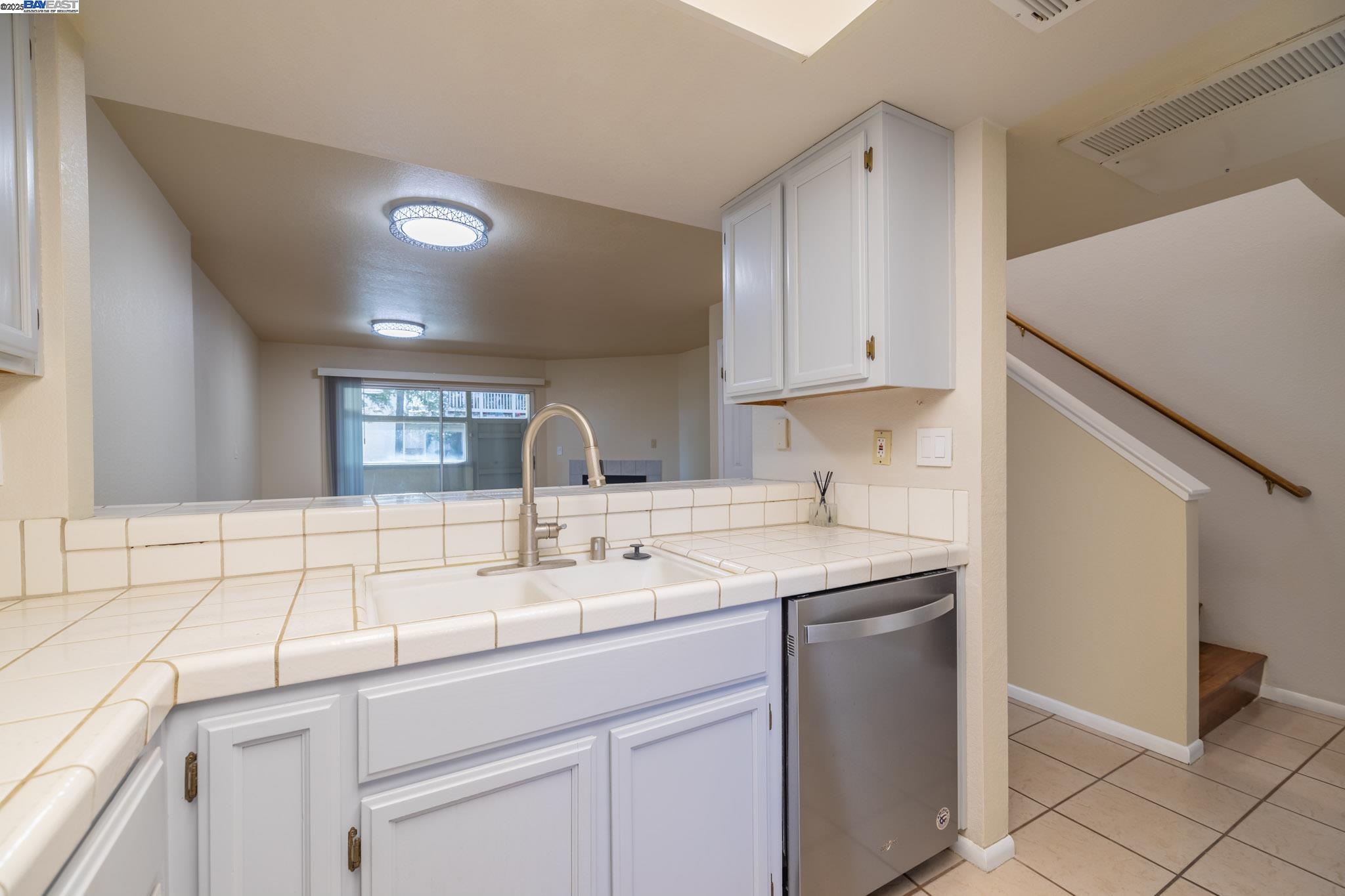 Detail Gallery Image 9 of 43 For 1080 Summerain Ct, San Jose,  CA 95122 - 2 Beds | 2/1 Baths