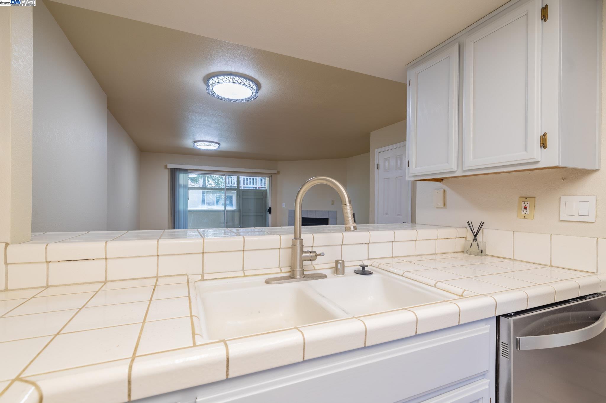 Detail Gallery Image 10 of 43 For 1080 Summerain Ct, San Jose,  CA 95122 - 2 Beds | 2/1 Baths