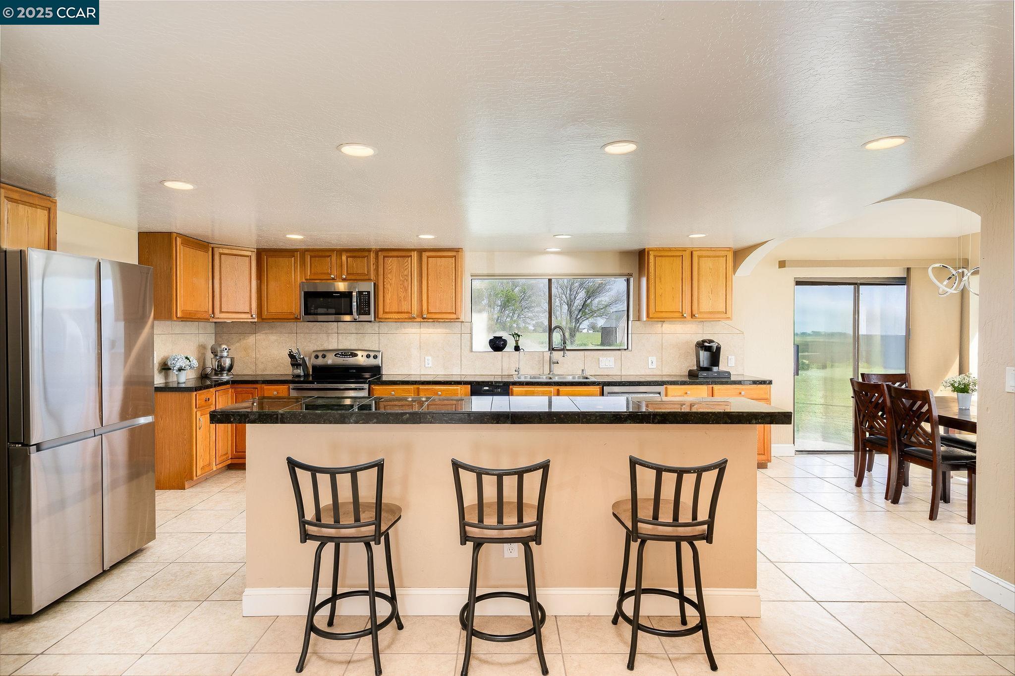 Detail Gallery Image 18 of 47 For 3301 Hosie Ave, Byron,  CA 94514 - 3 Beds | 3 Baths