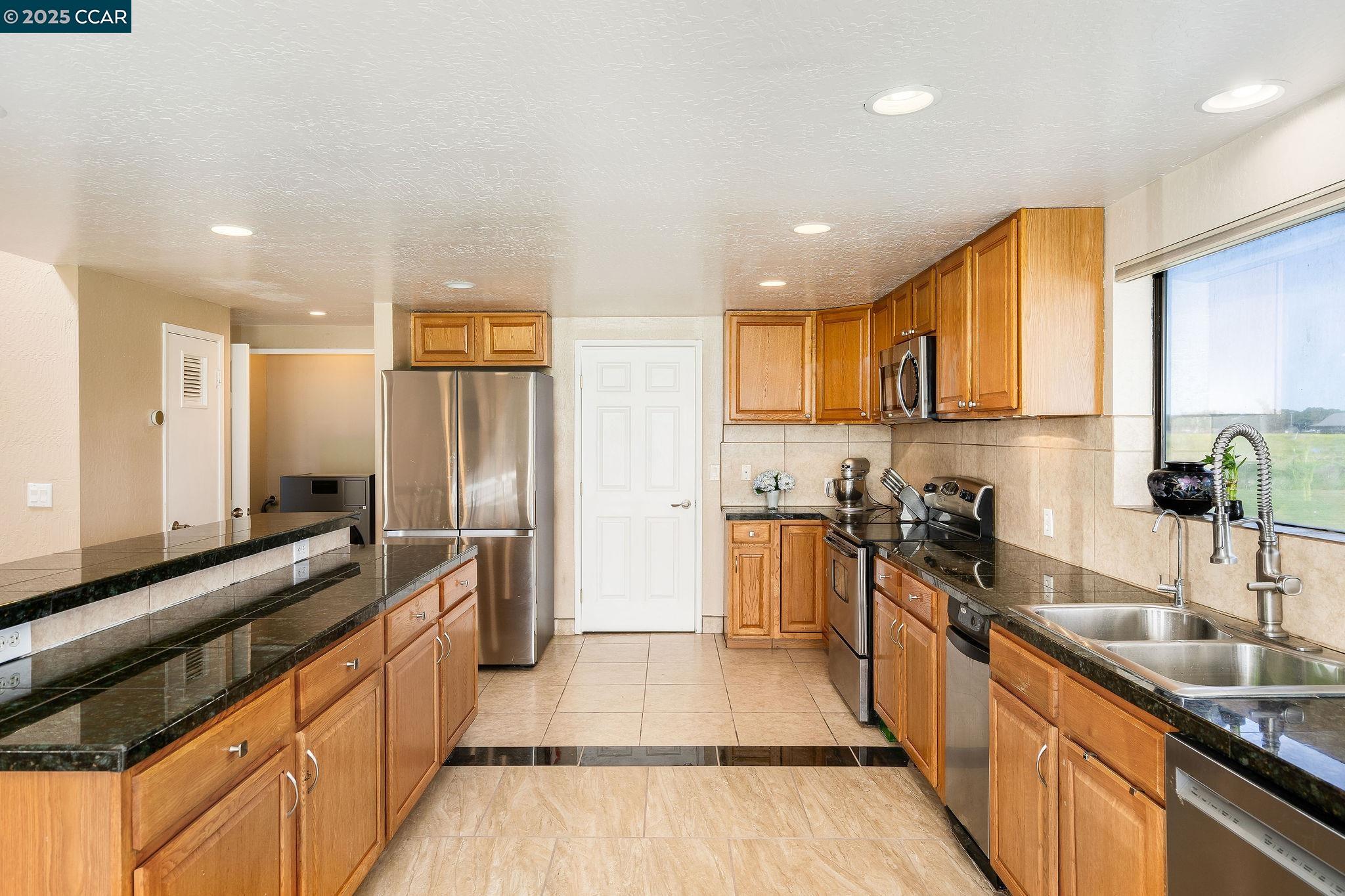 Detail Gallery Image 19 of 47 For 3301 Hosie Ave, Byron,  CA 94514 - 3 Beds | 3 Baths