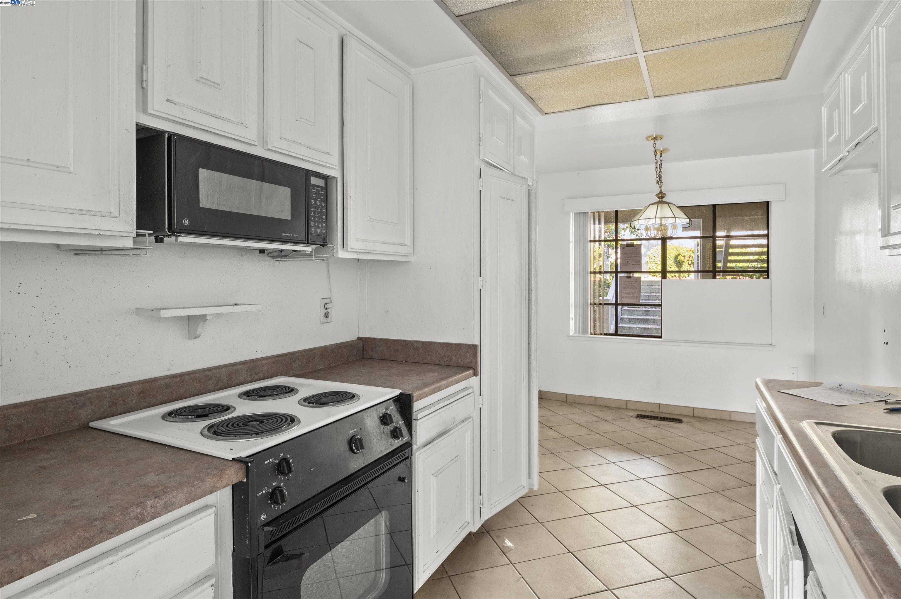 Detail Gallery Image 4 of 10 For 5424 Cribari Ct, San Jose,  CA 95135 - 2 Beds | 2 Baths