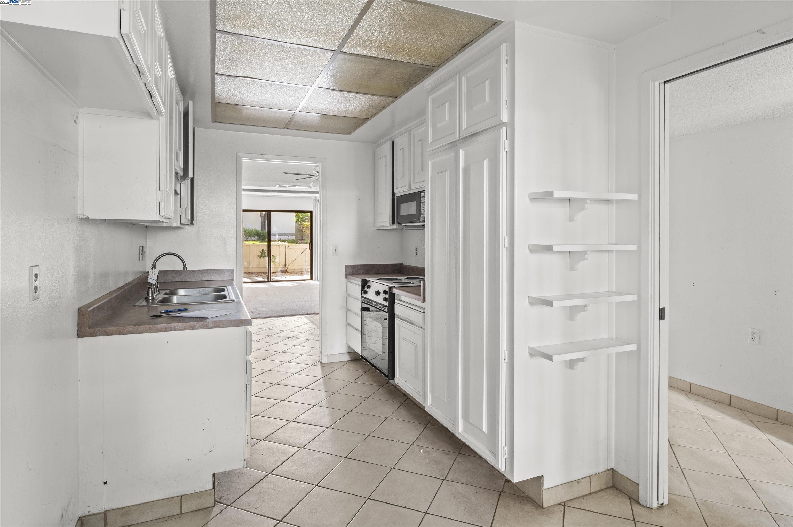 Detail Gallery Image 5 of 10 For 5424 Cribari Ct, San Jose,  CA 95135 - 2 Beds | 2 Baths