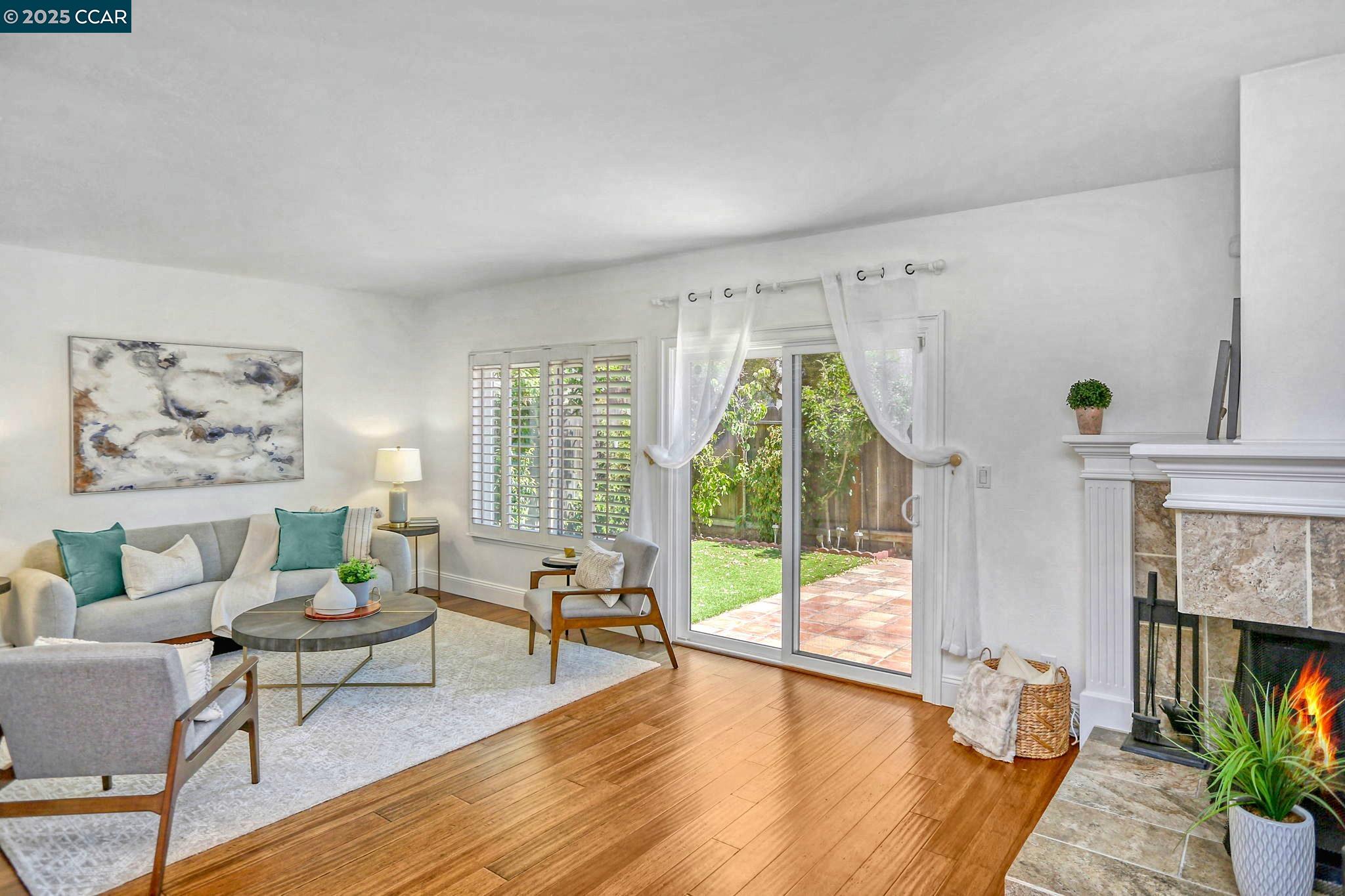 Detail Gallery Image 2 of 27 For 978 Shoal Dr, San Mateo,  CA 94404 - 3 Beds | 2/1 Baths