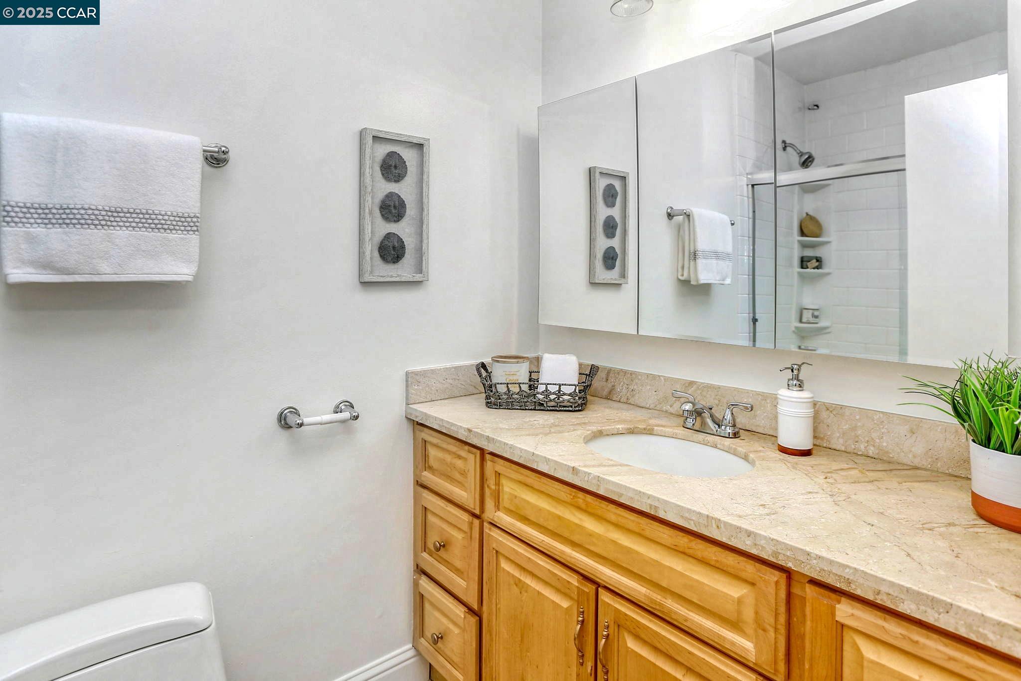 Detail Gallery Image 16 of 27 For 978 Shoal Dr, San Mateo,  CA 94404 - 3 Beds | 2/1 Baths
