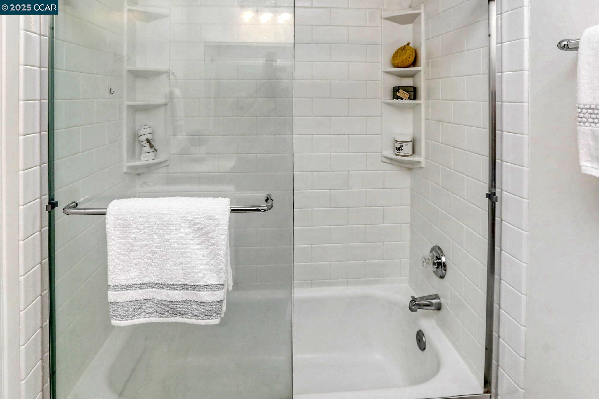 Detail Gallery Image 17 of 27 For 978 Shoal Dr, San Mateo,  CA 94404 - 3 Beds | 2/1 Baths