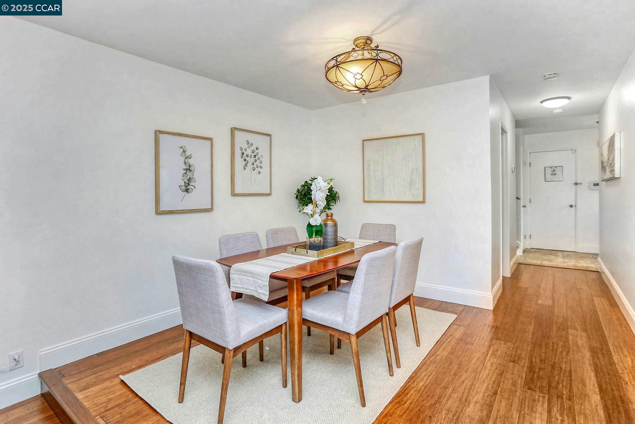 Detail Gallery Image 3 of 27 For 978 Shoal Dr, San Mateo,  CA 94404 - 3 Beds | 2/1 Baths