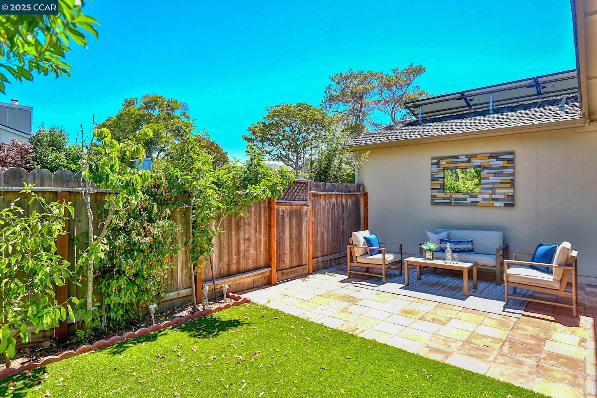 Detail Gallery Image 21 of 27 For 978 Shoal Dr, San Mateo,  CA 94404 - 3 Beds | 2/1 Baths