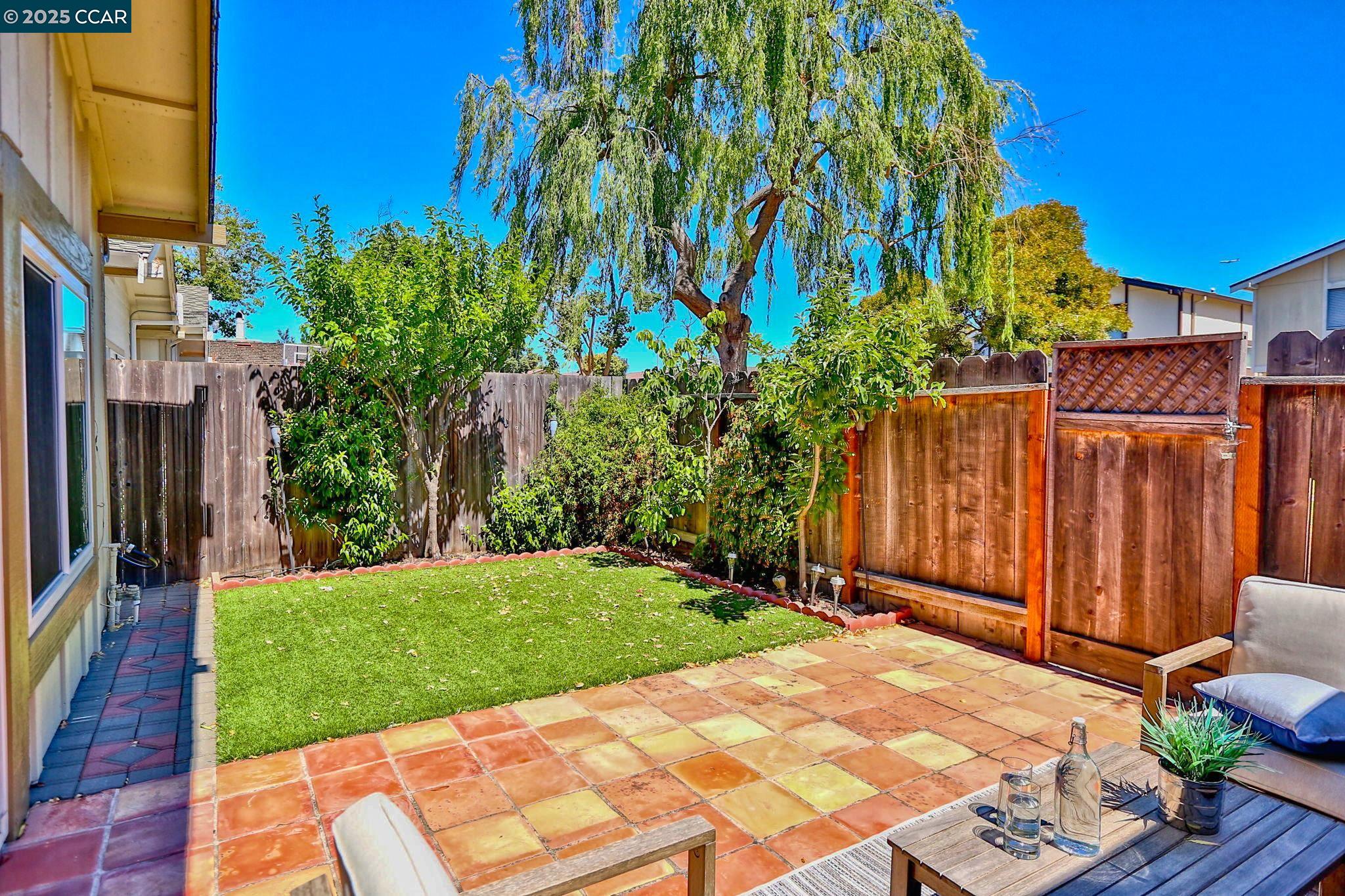 Detail Gallery Image 22 of 27 For 978 Shoal Dr, San Mateo,  CA 94404 - 3 Beds | 2/1 Baths