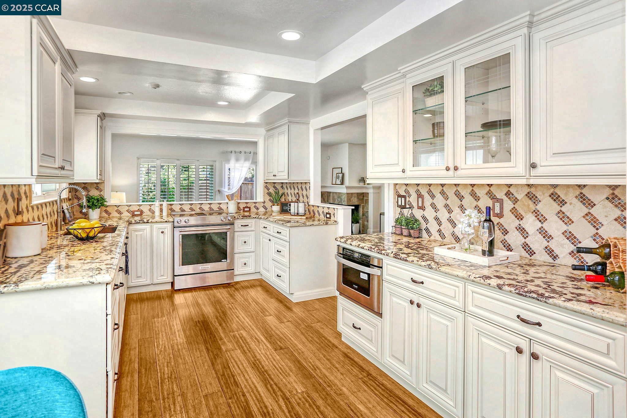 Detail Gallery Image 4 of 27 For 978 Shoal Dr, San Mateo,  CA 94404 - 3 Beds | 2/1 Baths