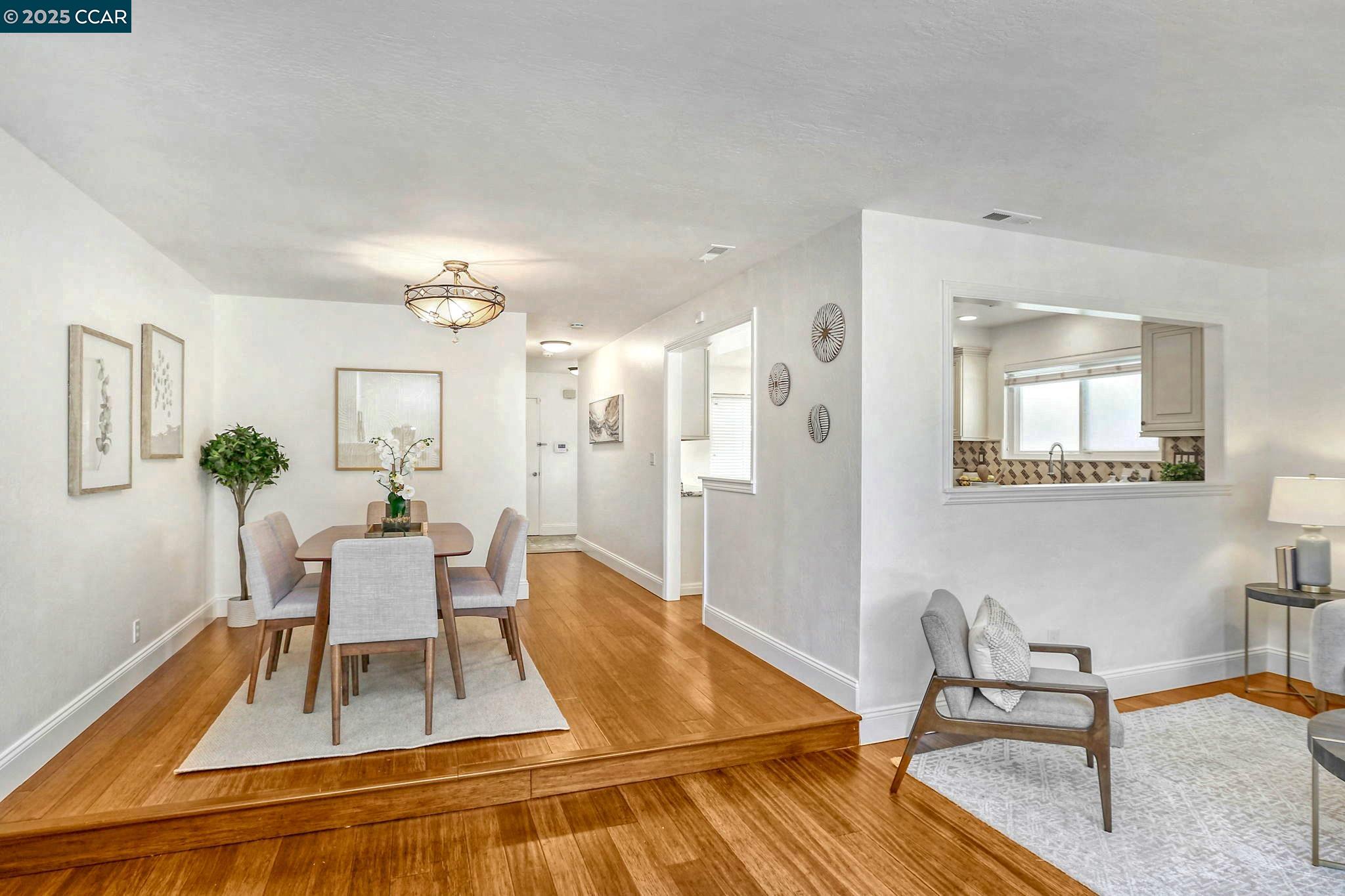Detail Gallery Image 5 of 27 For 978 Shoal Dr, San Mateo,  CA 94404 - 3 Beds | 2/1 Baths