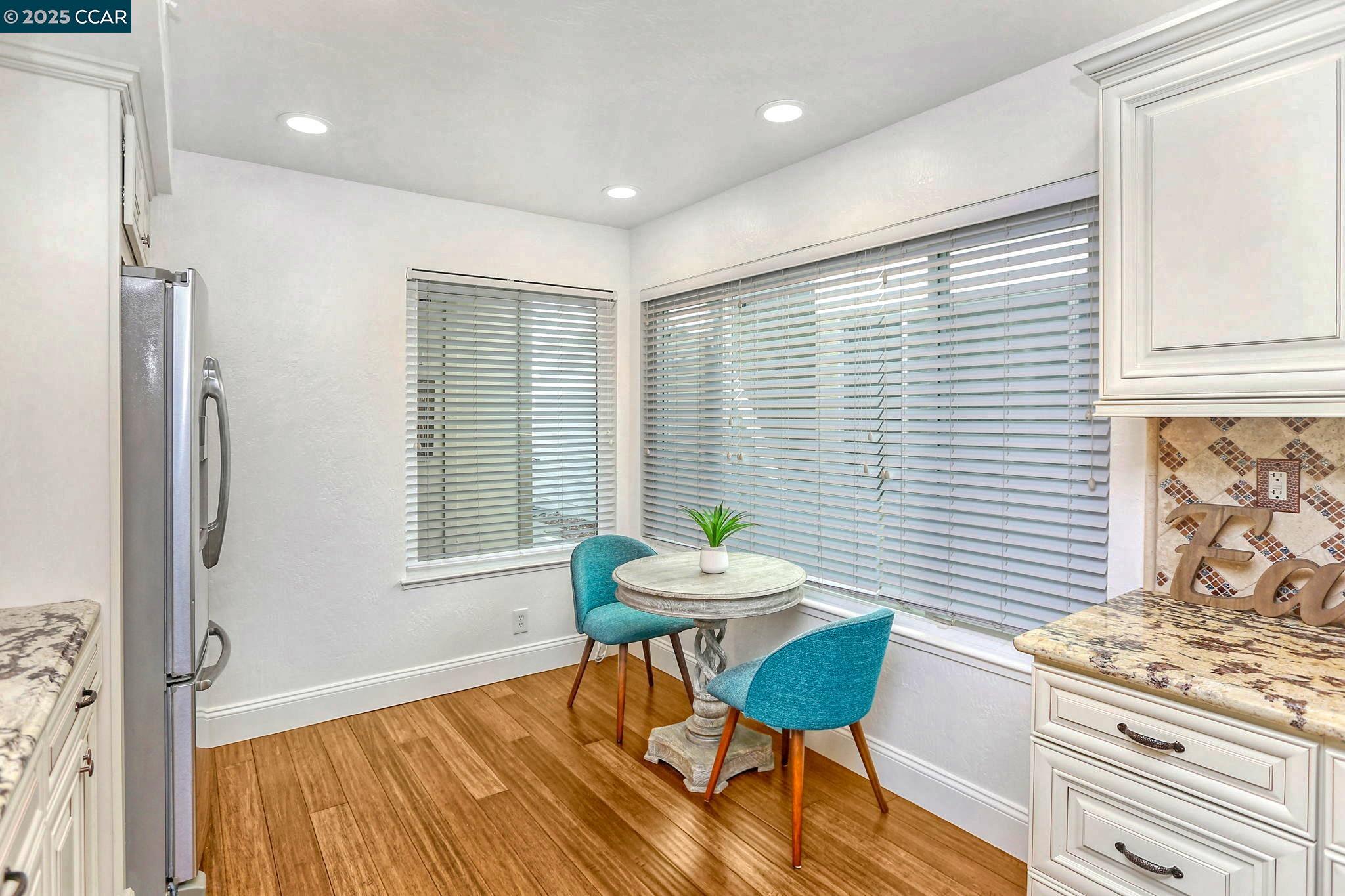 Detail Gallery Image 8 of 27 For 978 Shoal Dr, San Mateo,  CA 94404 - 3 Beds | 2/1 Baths